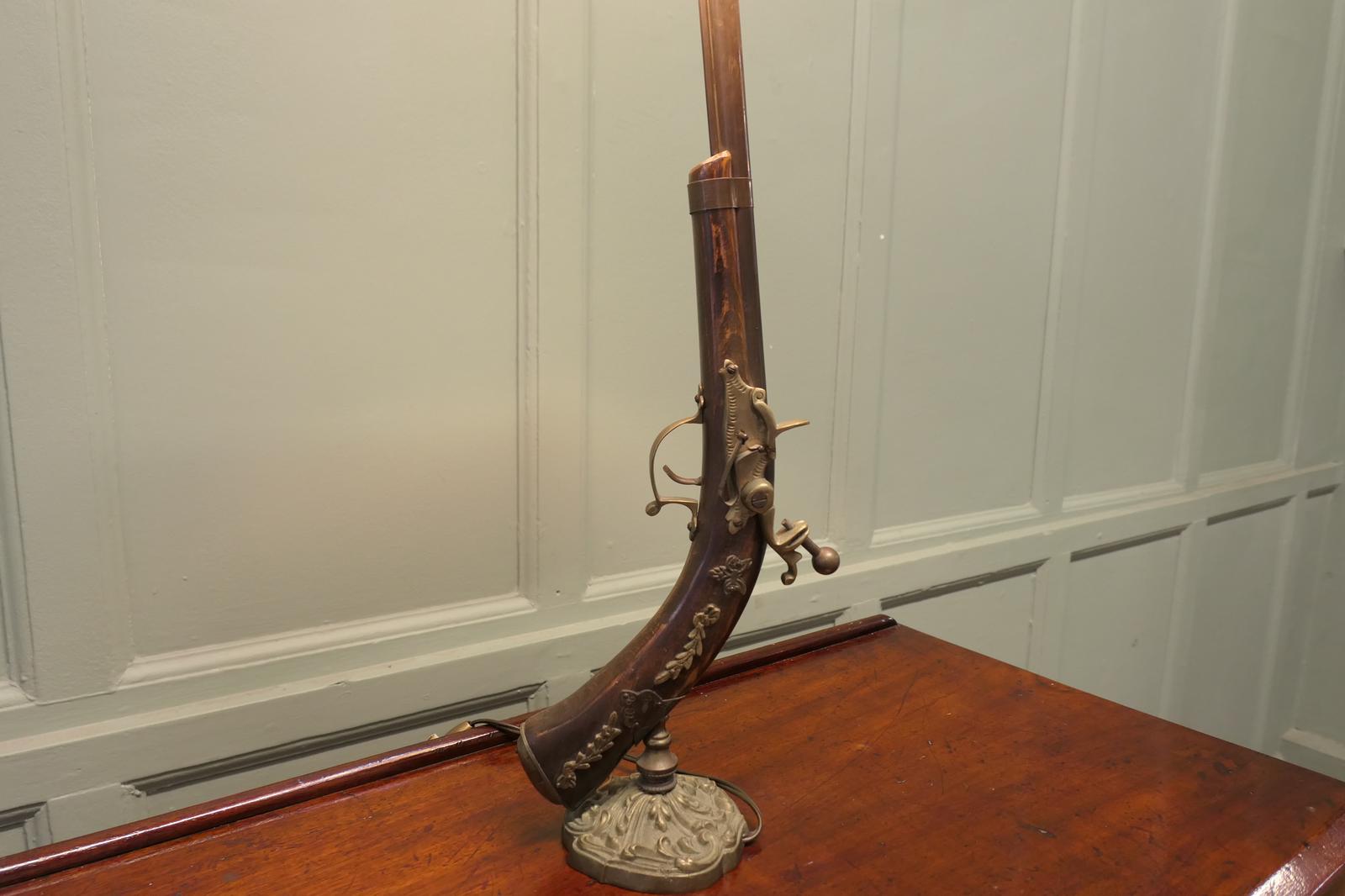Quirky Hunting & Shooting Table Lamp (1 of 5)