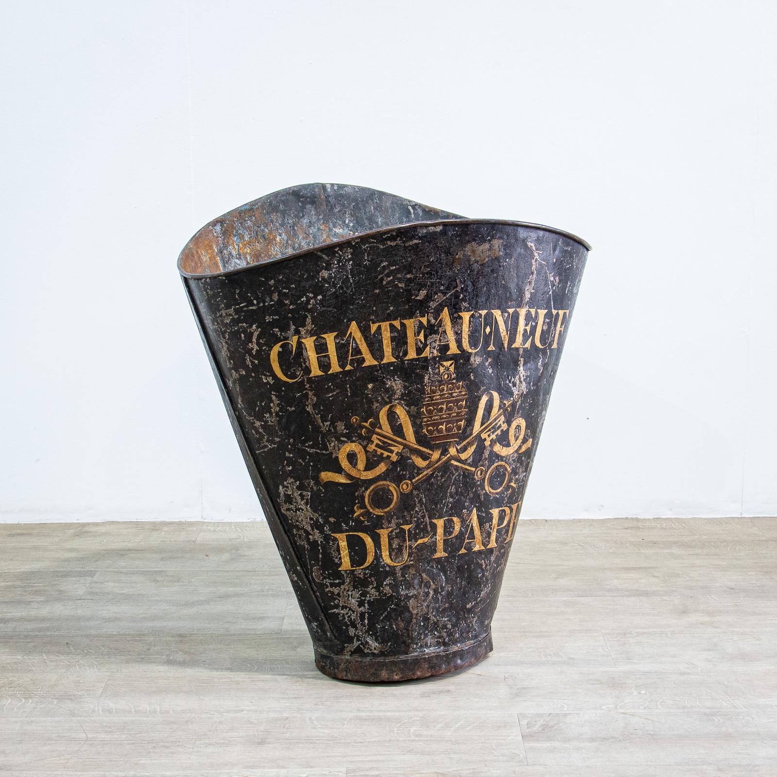 Black Chateauneuf Du Pape Grape Hod (1 of 7)