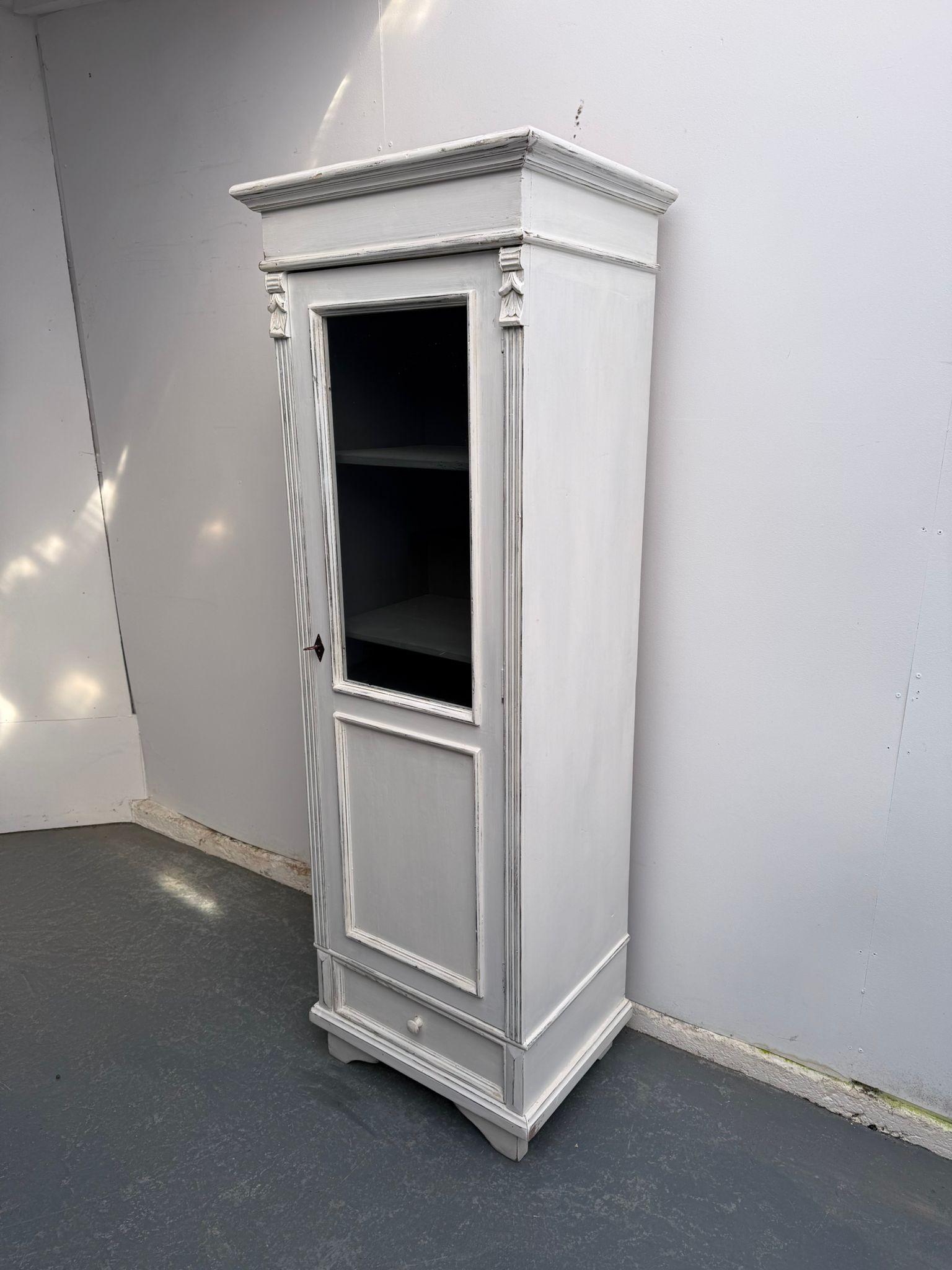 A Superbly Painted Antique / Old Pine White 1door Glazed Kitchen Storage Cabinet (1 of 9) A Superbly Painted Antique / Old Pine White 1door Glazed Kitchen Storage Cabinet (1 of 9)