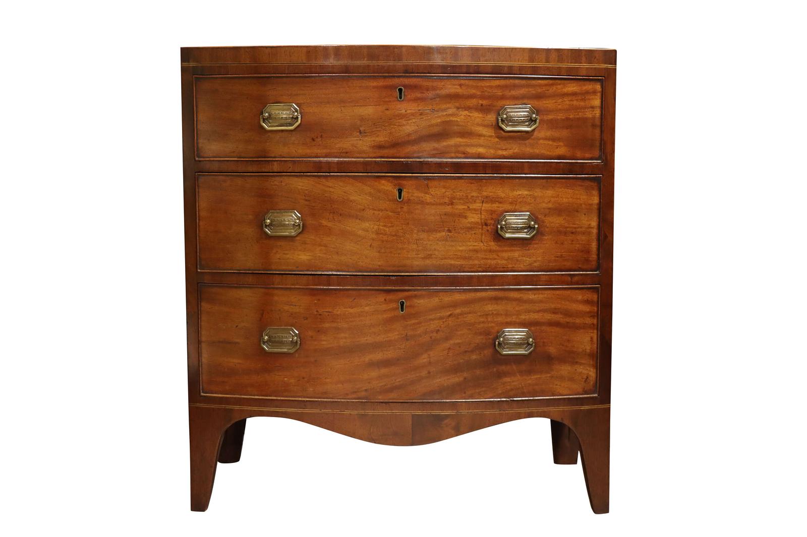 Small Regency Mahogany Bowfront Chest of Drawers (1 of 5) Small Regency Mahogany Bowfront Chest of Drawers (1 of 5)