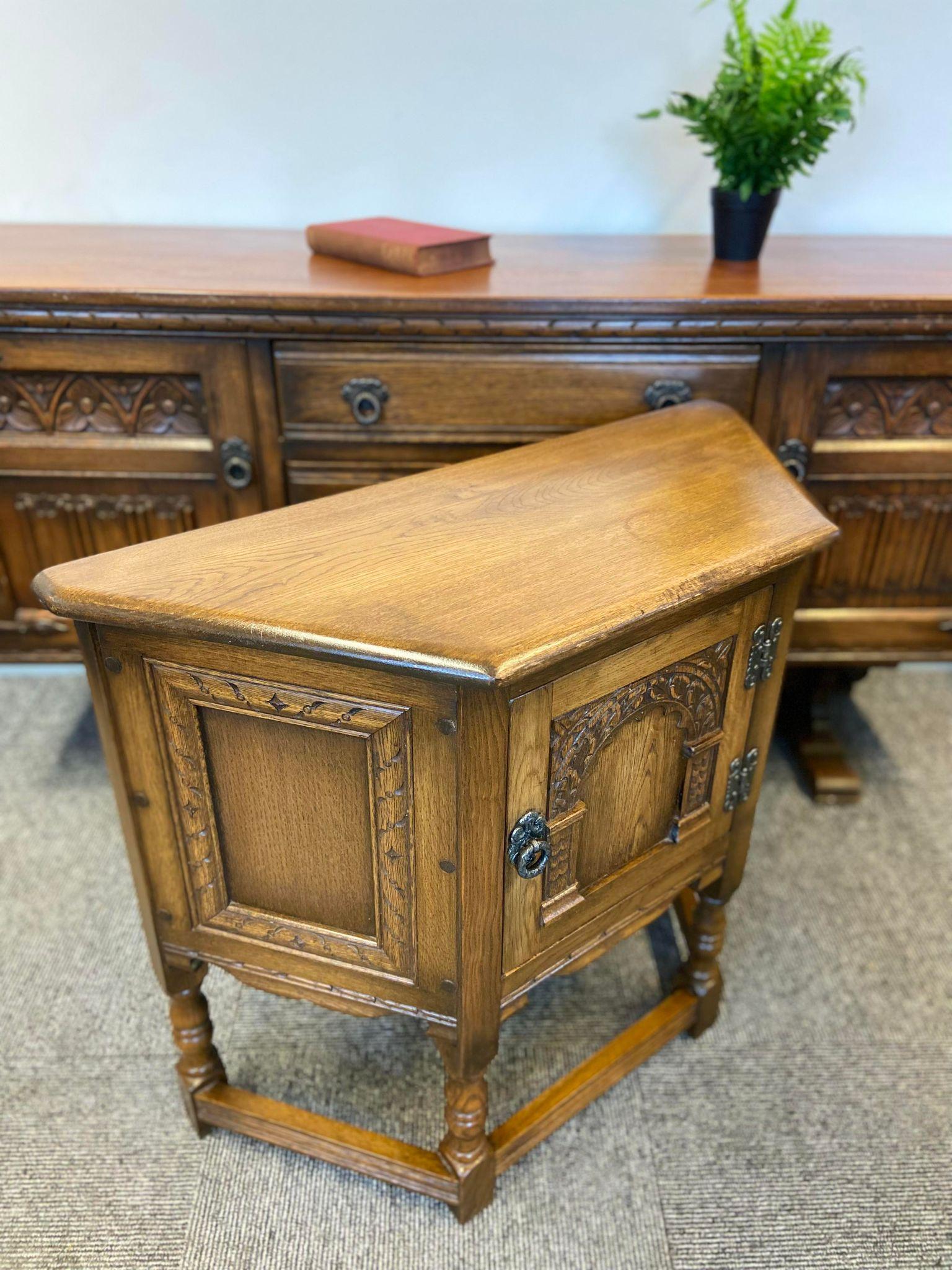Vintage Old Charm Wood Brothers / Light Oak / Side Cabinet / Carved Oak c.1960 (1 of 11)