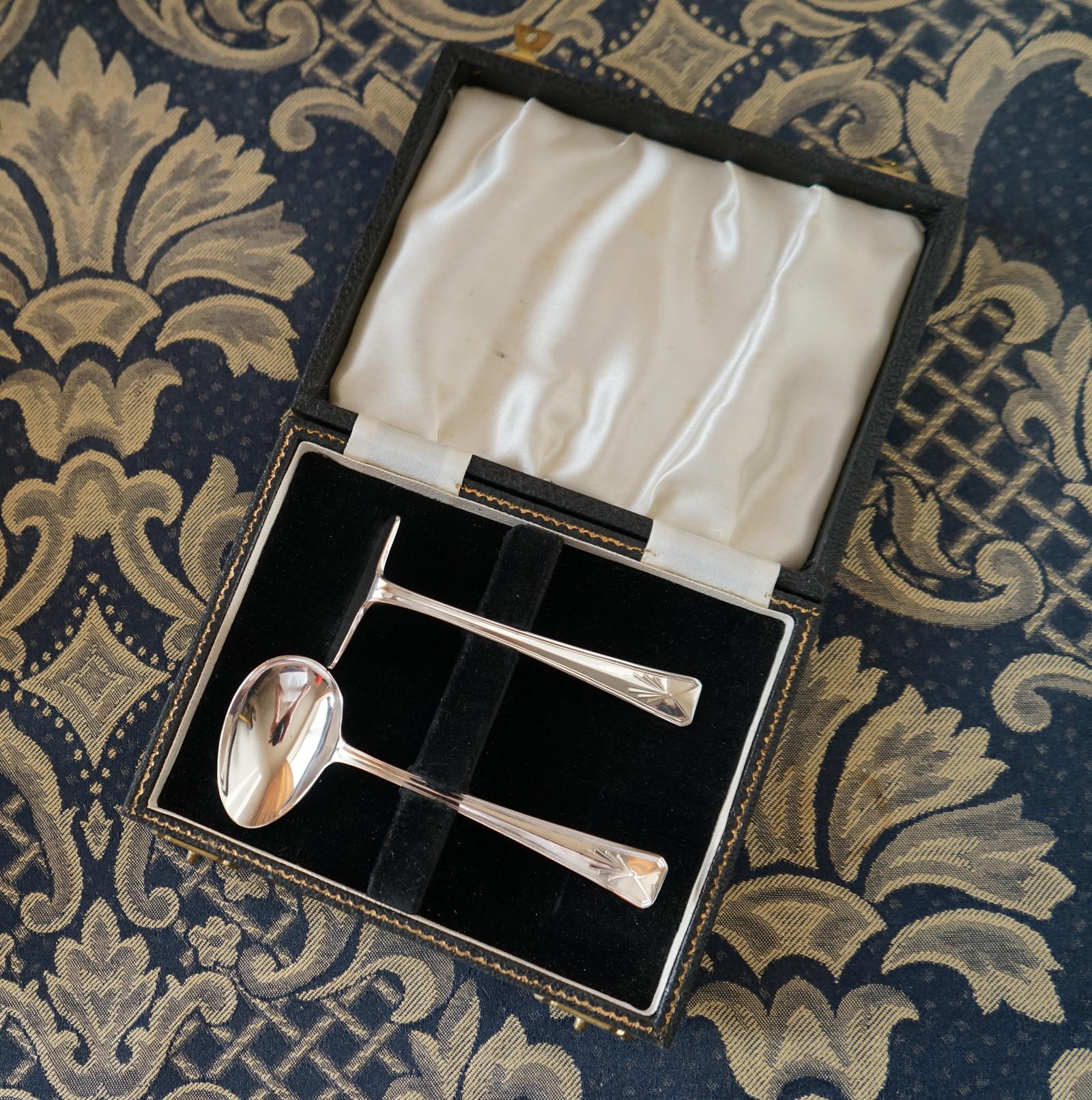 Vintage 1940s EPNS Spoon & Pusher Baby Set / Christening Boxed Set (1 of 9)