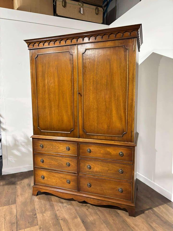 Reproduction Mahogany Wardrobe by N. H. Chapman & Co. Ltd (1 of 18)