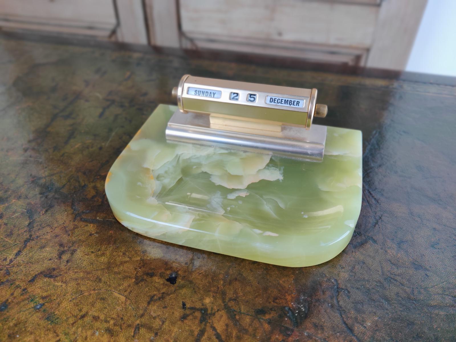 Desk Tidy - Perpetual Calendar (1 of 6) Desk Tidy - Perpetual Calendar (1 of 6)