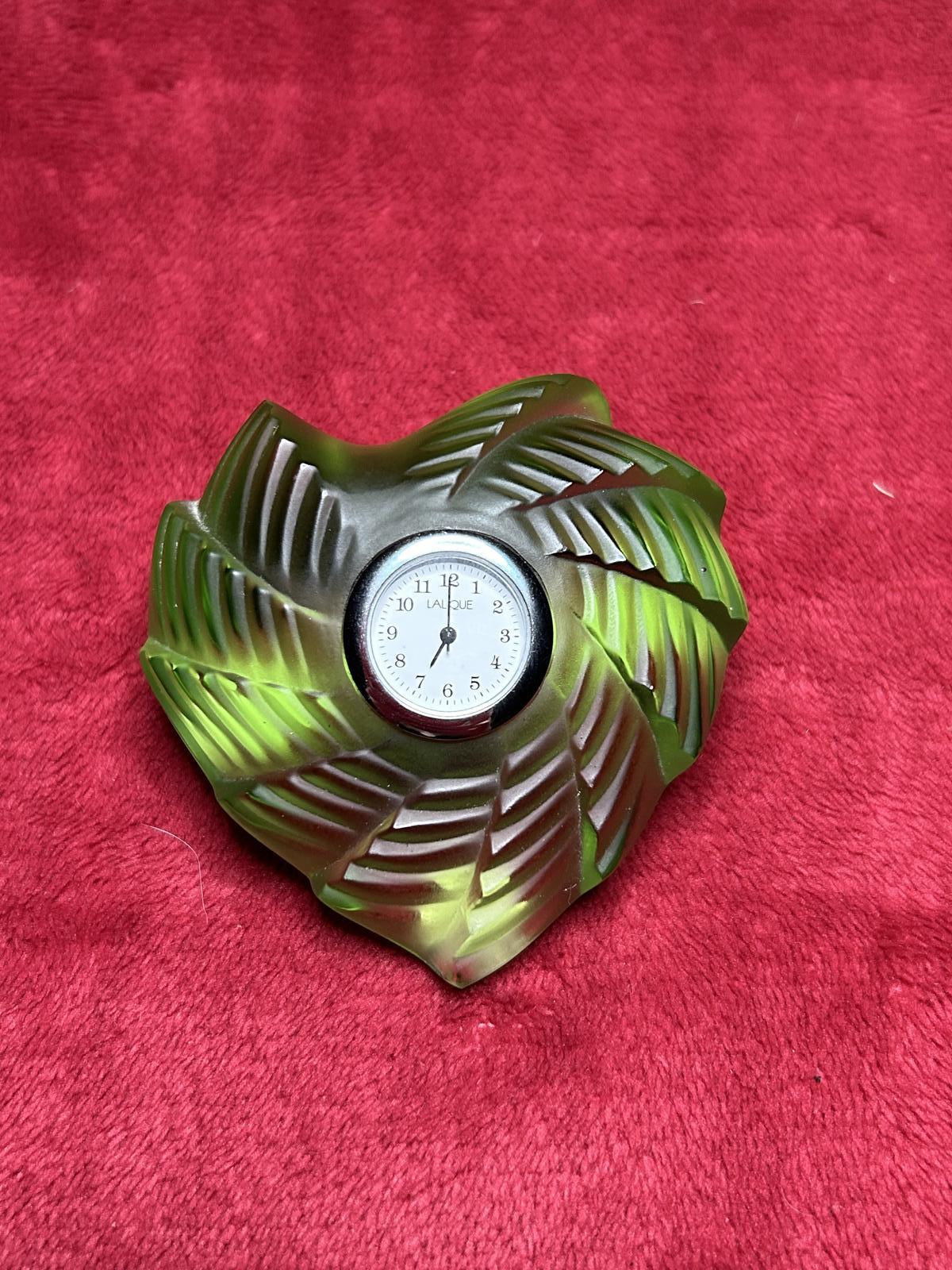 Lalique "St Valentine" Pendulette Green Glass Clock Paperweight & Box (working) (1 of 6) Lalique "St Valentine" Pendulette Green Glass Clock Paperweight & Box (working) (1 of 6)