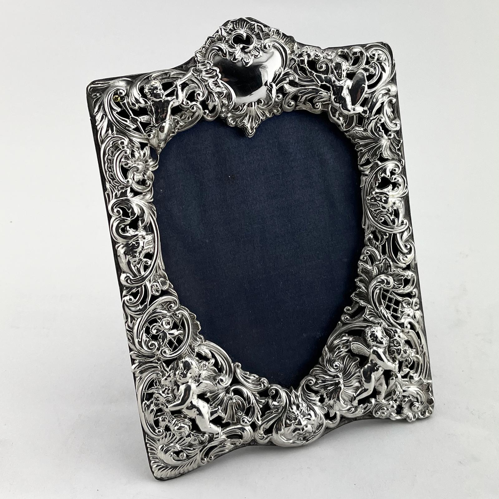 Late Victorian William Comyns Sterling Silver Photo Frame (1 of 7) Late Victorian William Comyns Sterling Silver Photo Frame (1 of 7)