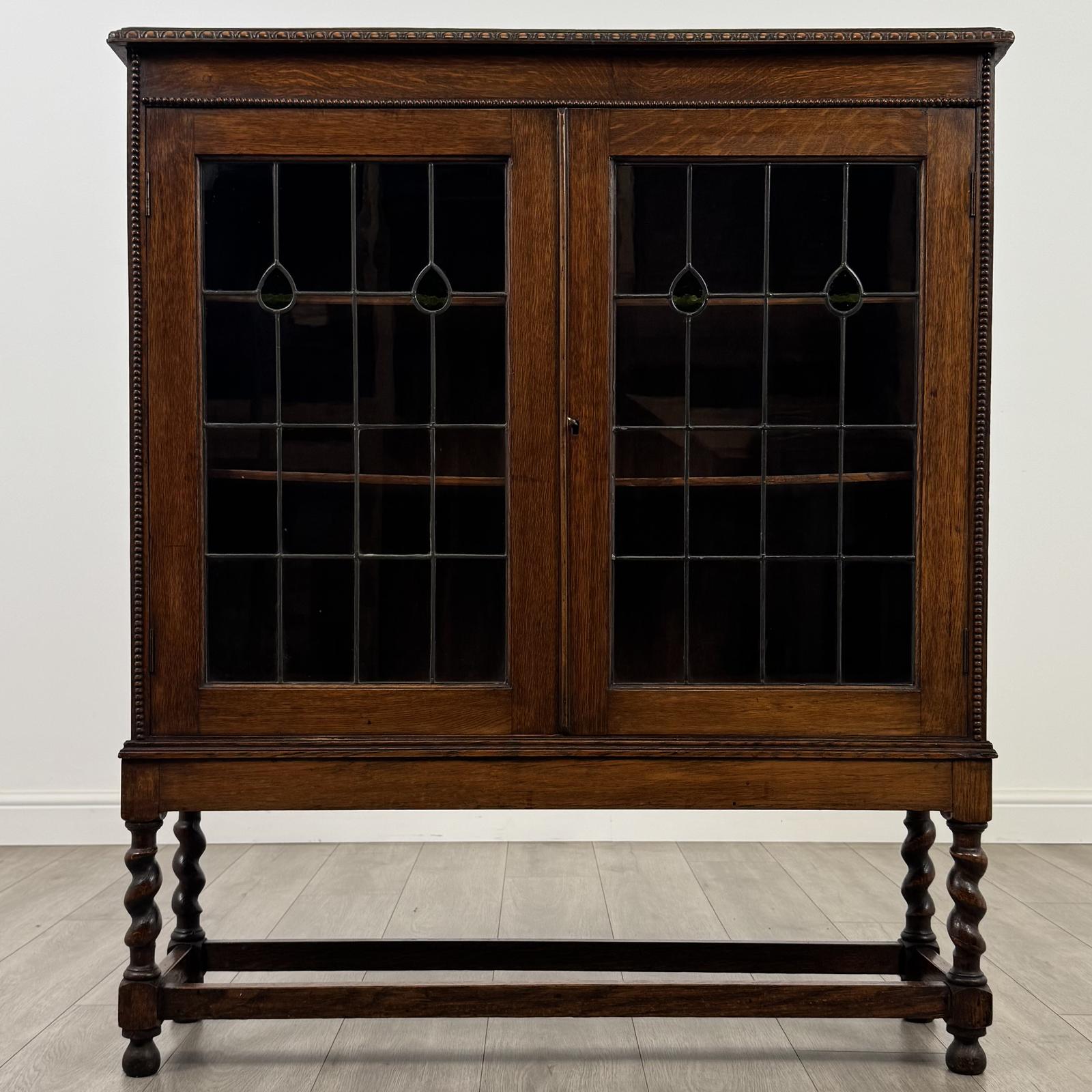 Antique 20th Century Good Quality Display Cabinet in Oak (1 of 10)