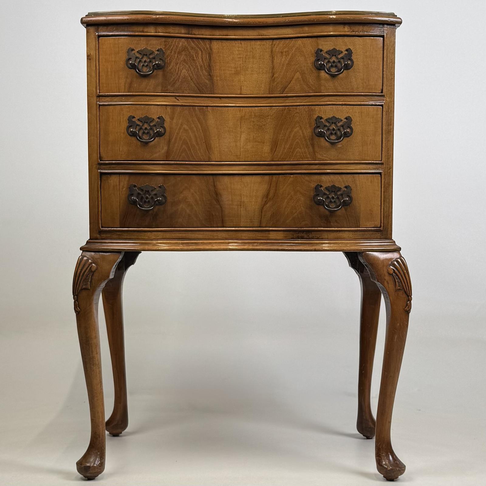 Antique 20th Century Small Chest Of Drawers In Walnut (1 of 11) Antique 20th Century Small Chest Of Drawers In Walnut (1 of 11)