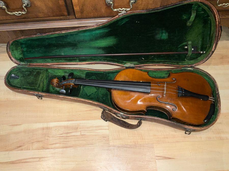 Violin Alligator Skin Case & Violin Bow (1 of 20) Violin Alligator Skin Case & Violin Bow (1 of 20)