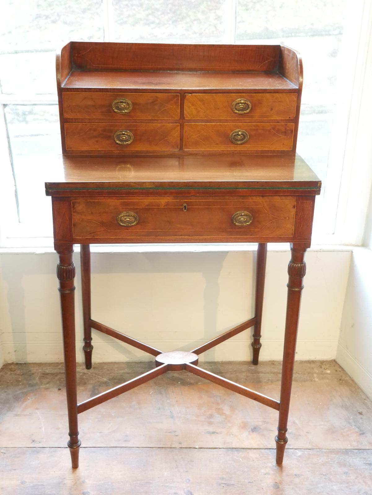 Small 18th Century Ladies Desk (1 of 12) Small 18th Century Ladies Desk (1 of 12)