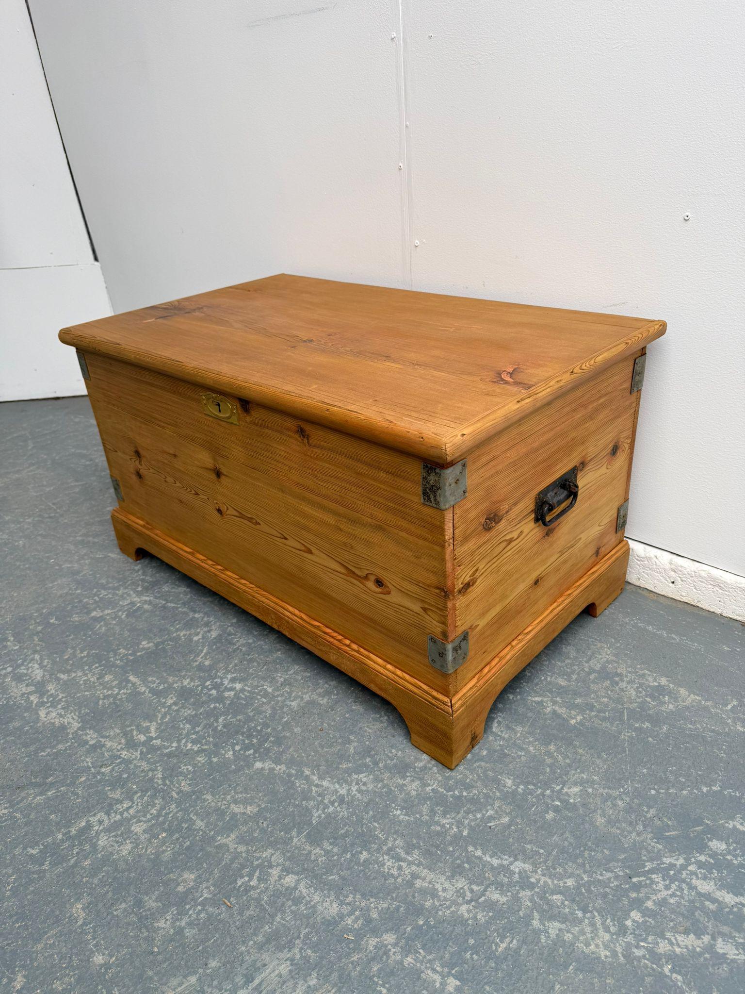 A Lovely Antique/old Pine Waxed Victorian Blanket Box / TV Stand (1 of 11) A Lovely Antique/old Pine Waxed Victorian Blanket Box / TV Stand (1 of 11)