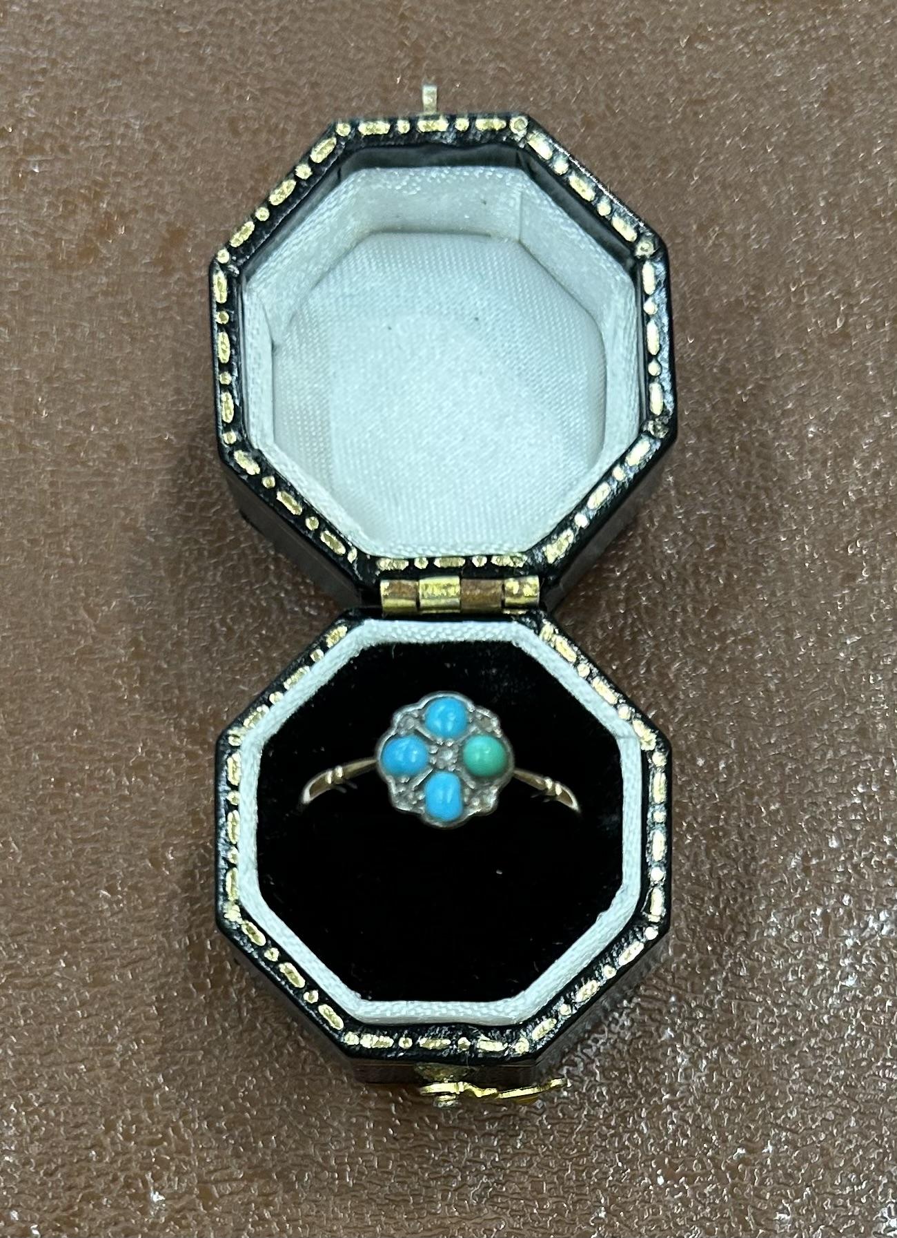 18ct Yellow Gold Ring (1 of 3)