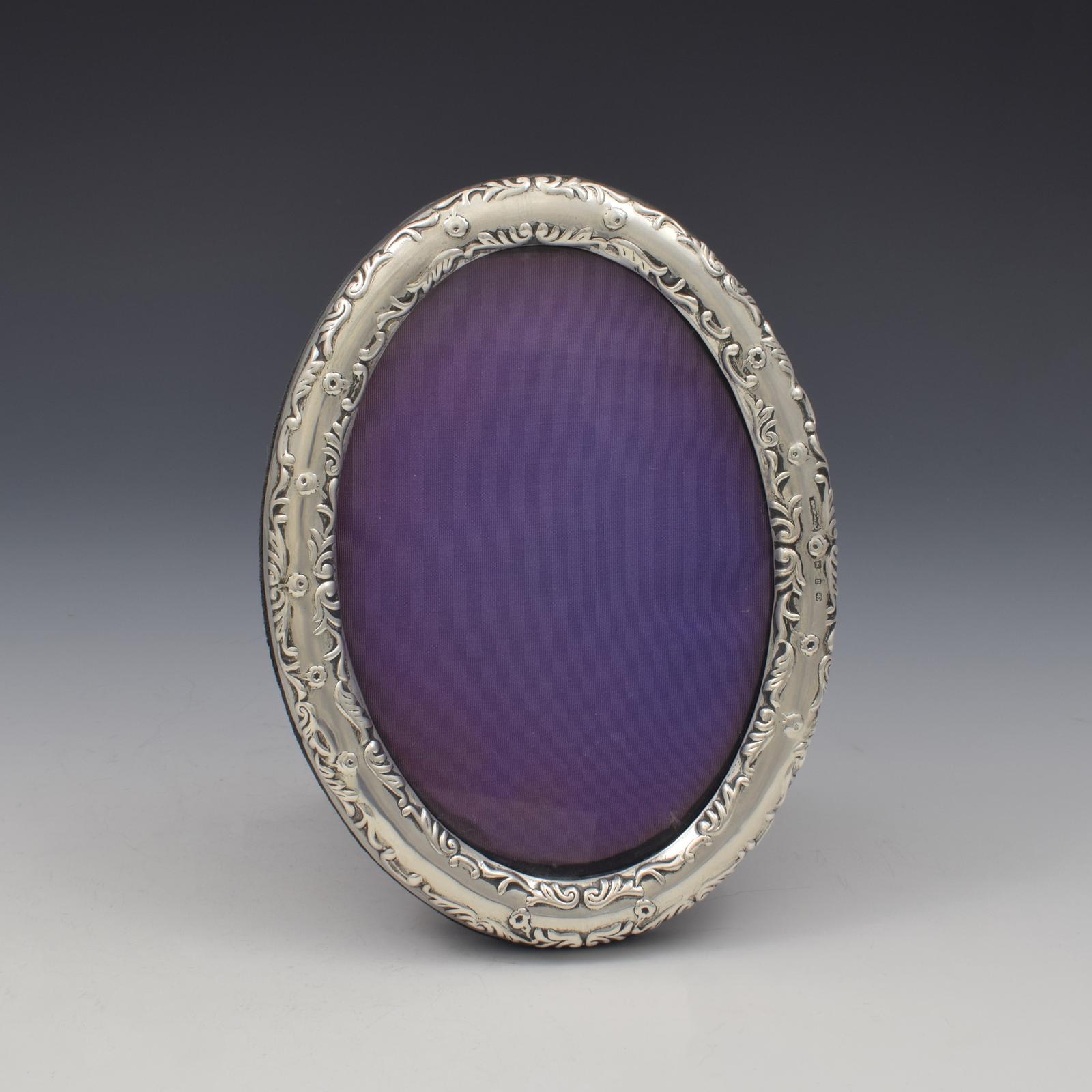 Lovely Victorian Art Nouveau Embossed Silver Oval Photo Frame Photograph (1 of 6)