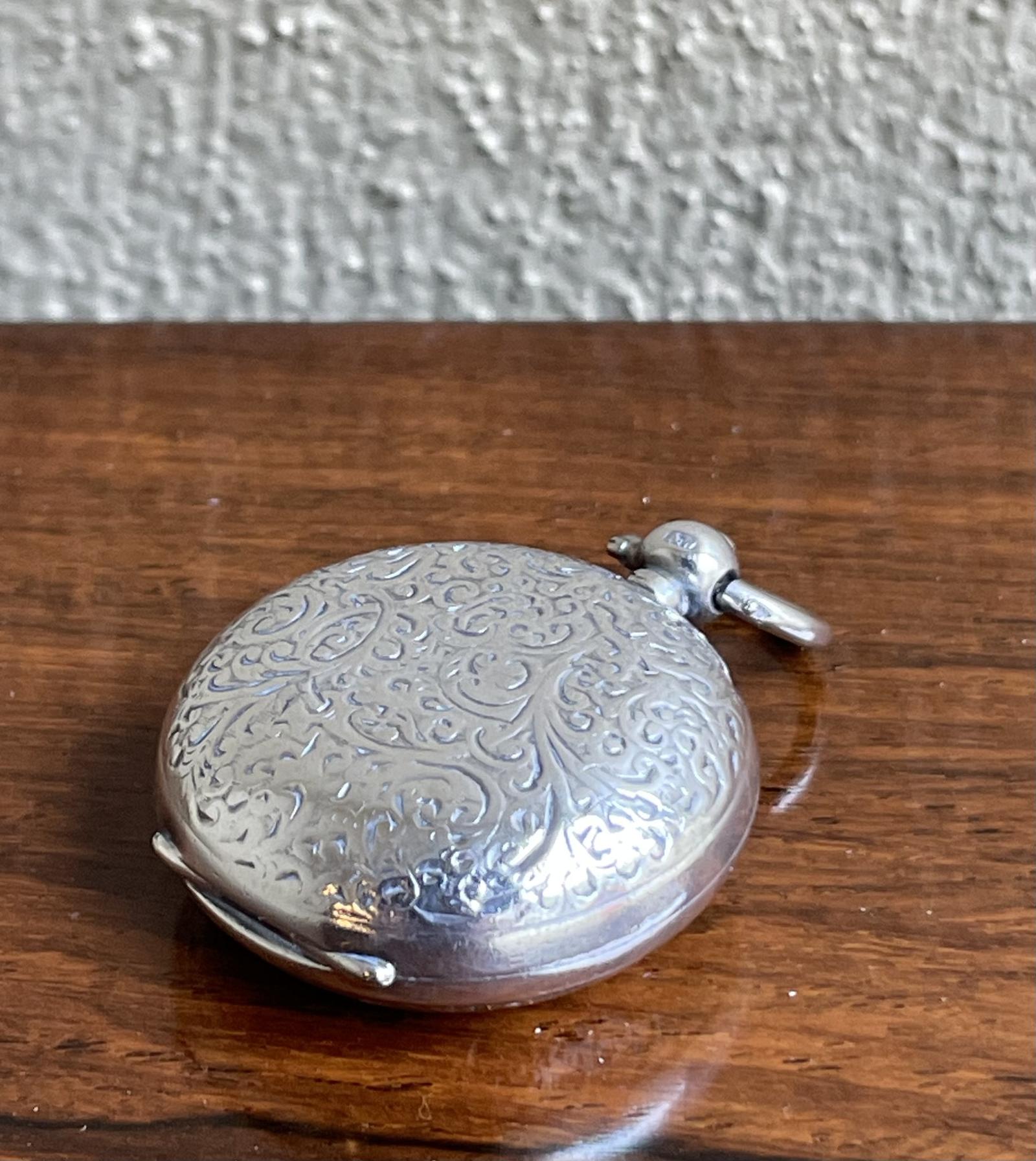 Late Victorian Silver Sovereign Case, 1900 (1 of 6) Late Victorian Silver Sovereign Case, 1900 (1 of 6)