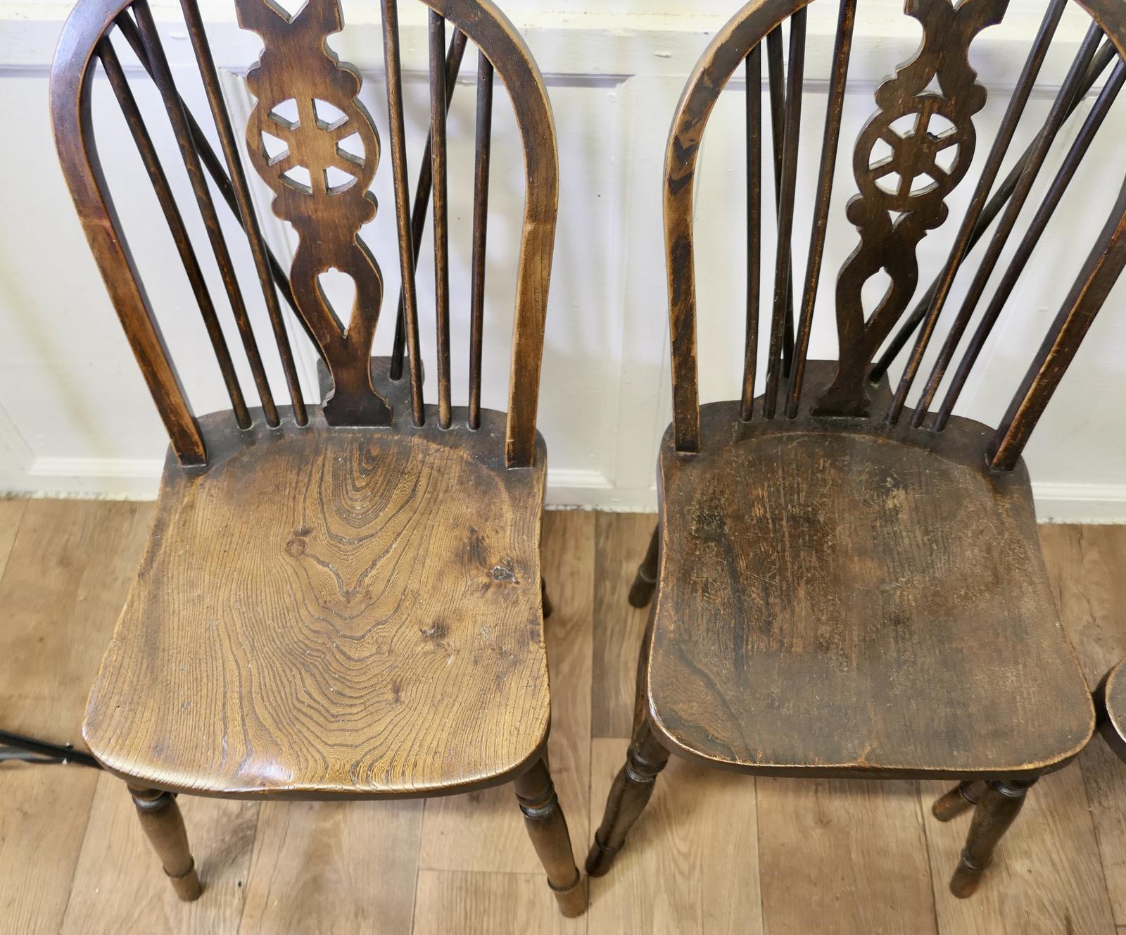Set of 5 Victorian Wheel Back Windsor Kitchen Dining Chairs (1 of 7)