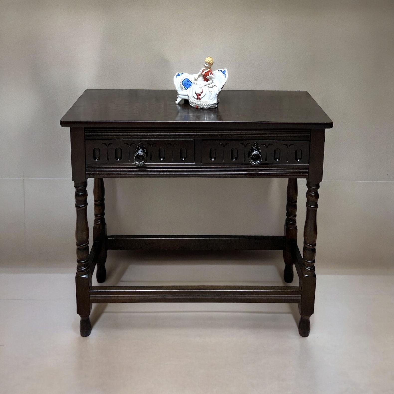 Vintage Jacobean Style Dark Side Table / Made in England c.1960 (1 of 9)