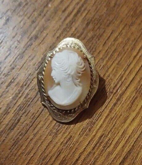 Gold Cameo Victorian Brooch (1 of 4)