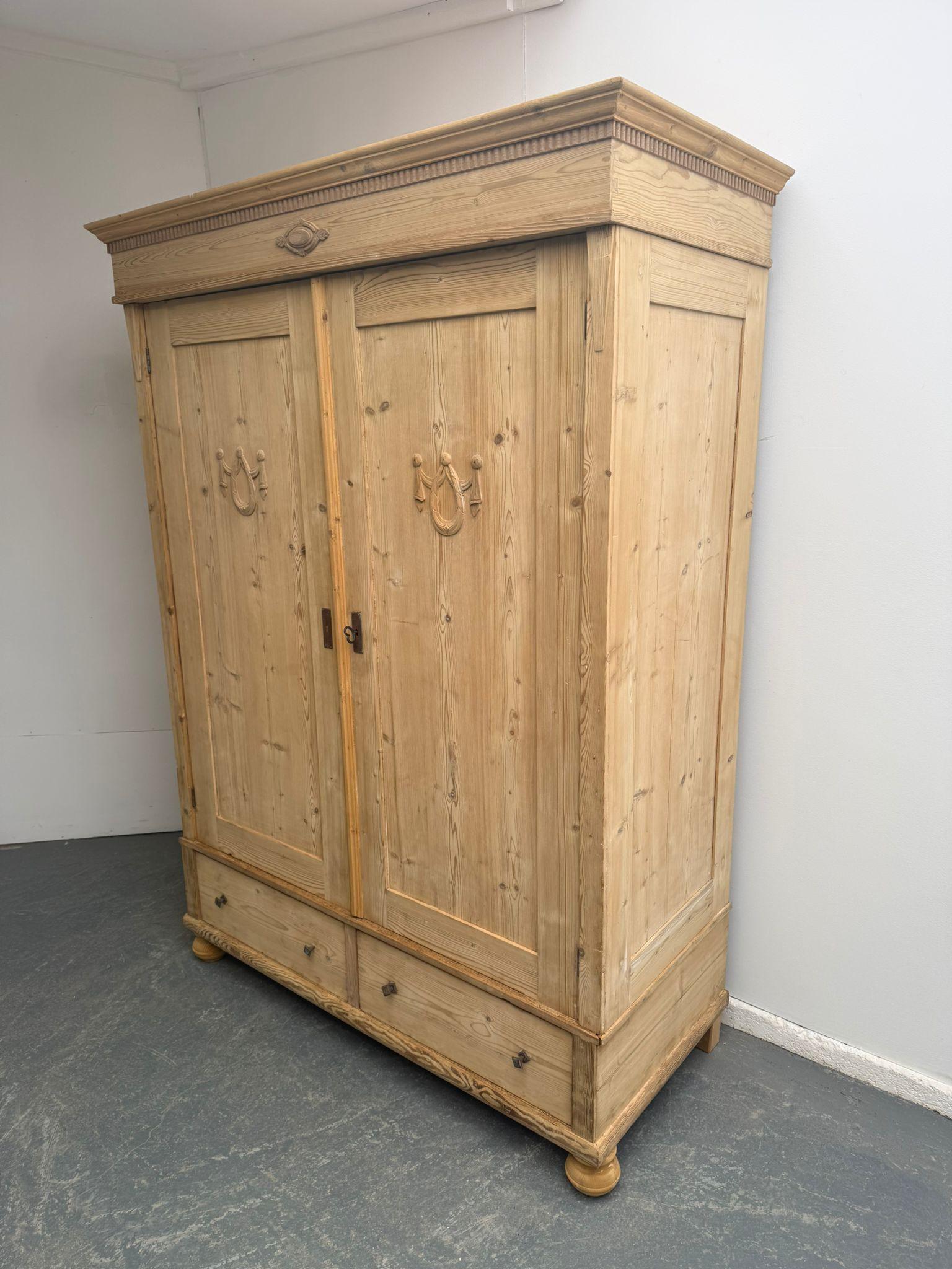 An Amazing Arts & Crafts Antique / Old Pine 2 Door Knockdown Wardrobe Wax/paint (1 of 12) An Amazing Arts & Crafts Antique / Old Pine 2 Door Knockdown Wardrobe Wax/paint (1 of 12)