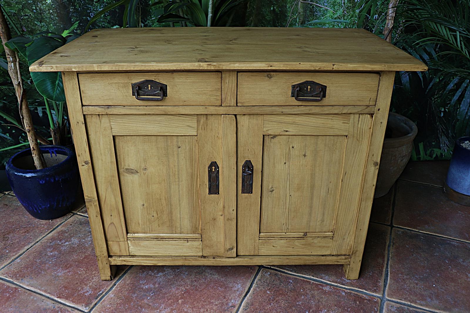 Gorgeous Quality Old Pine Sideboard Dresser Base (1 of 11) Gorgeous Quality Old Pine Sideboard Dresser Base (1 of 11)