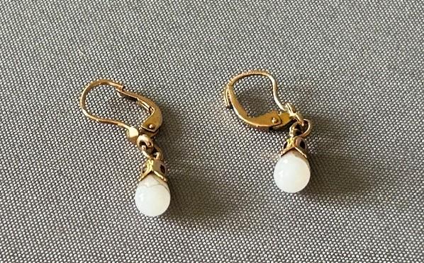 Pair of 9ct Gold & White Jade Earrings (1 of 5)