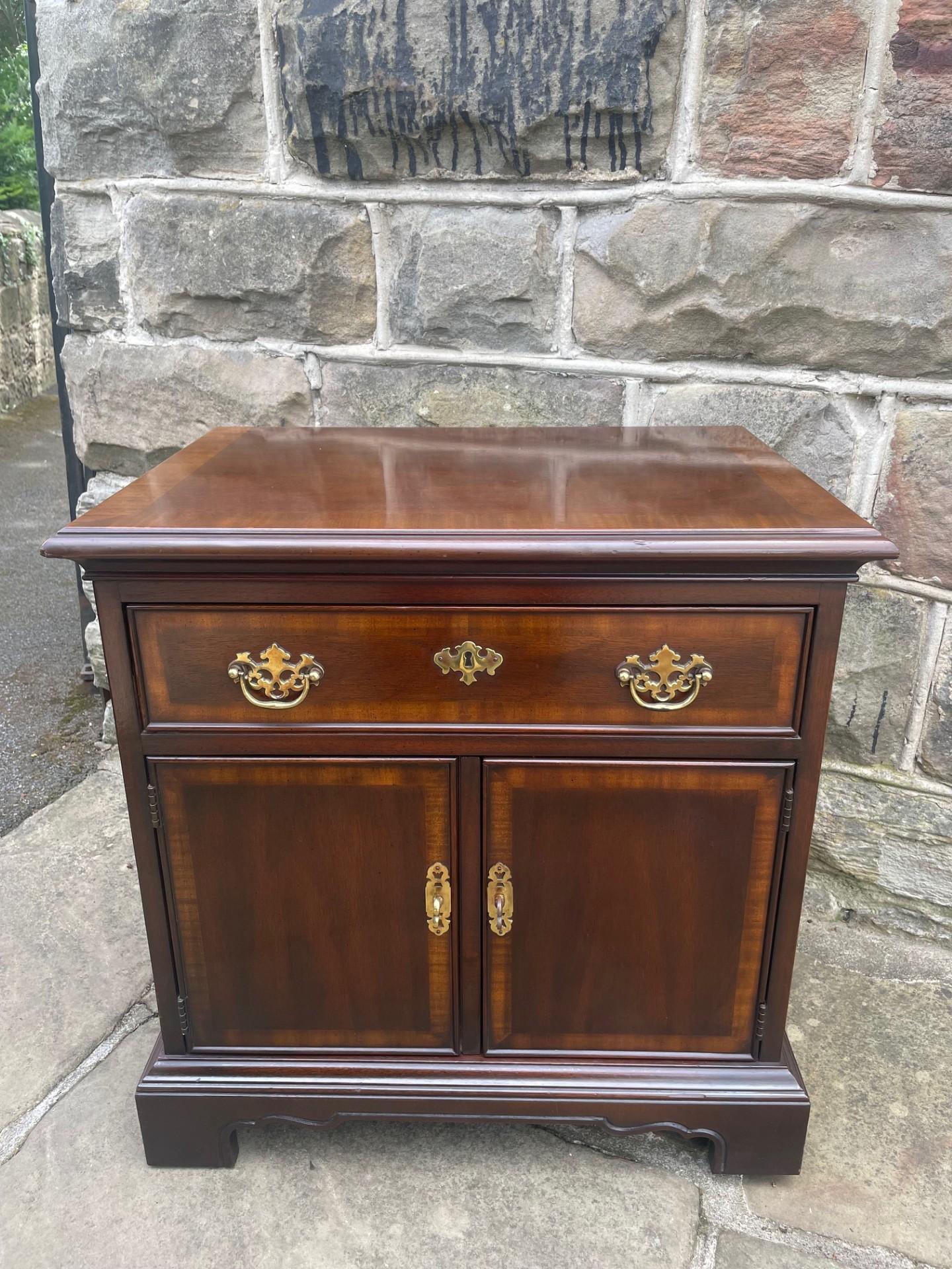 Quality Mahogany Bedside Chest Bedside Cabinet (1 of 10) Quality Mahogany Bedside Chest Bedside Cabinet (1 of 10)