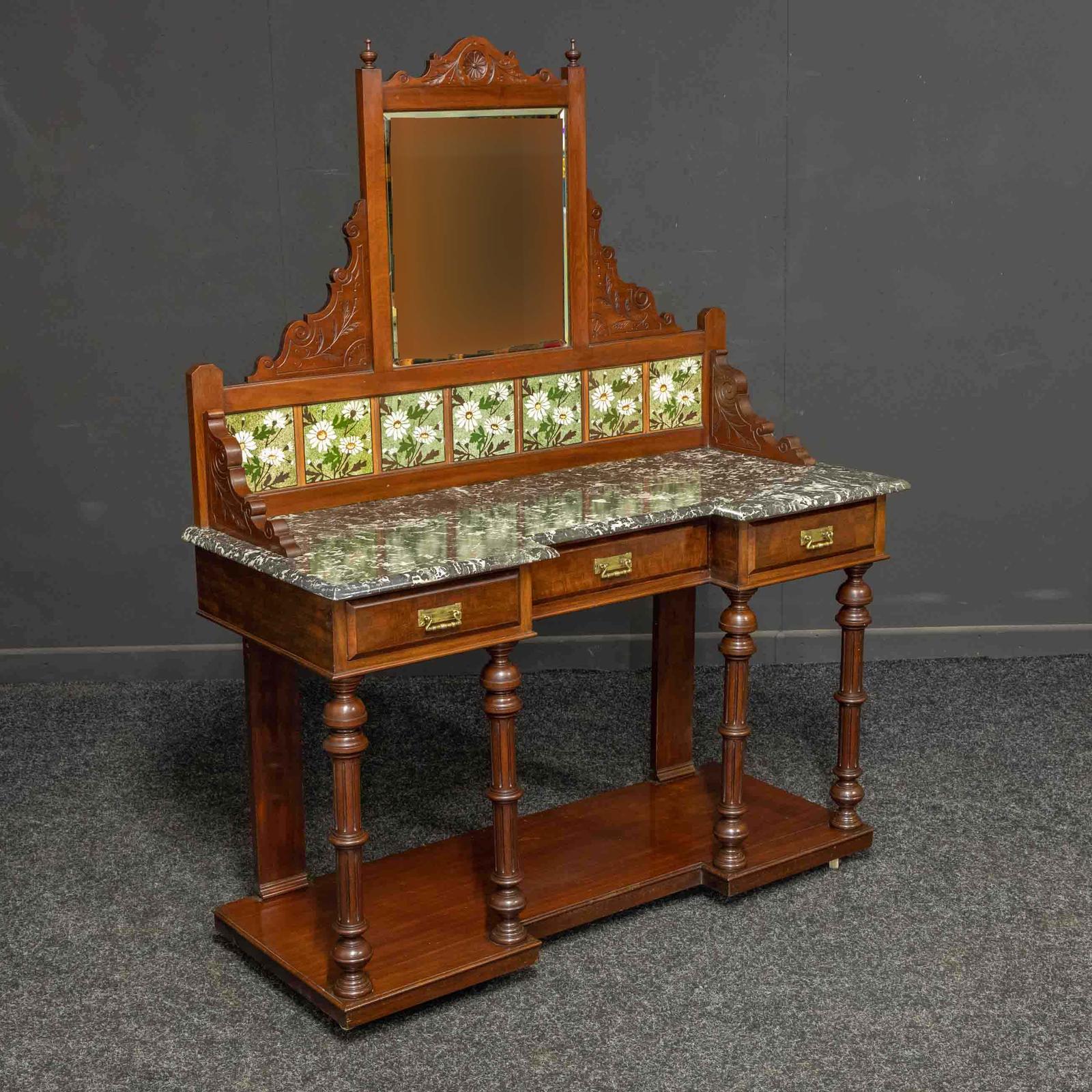 Victorian Mahogany Washstand (1 of 15)