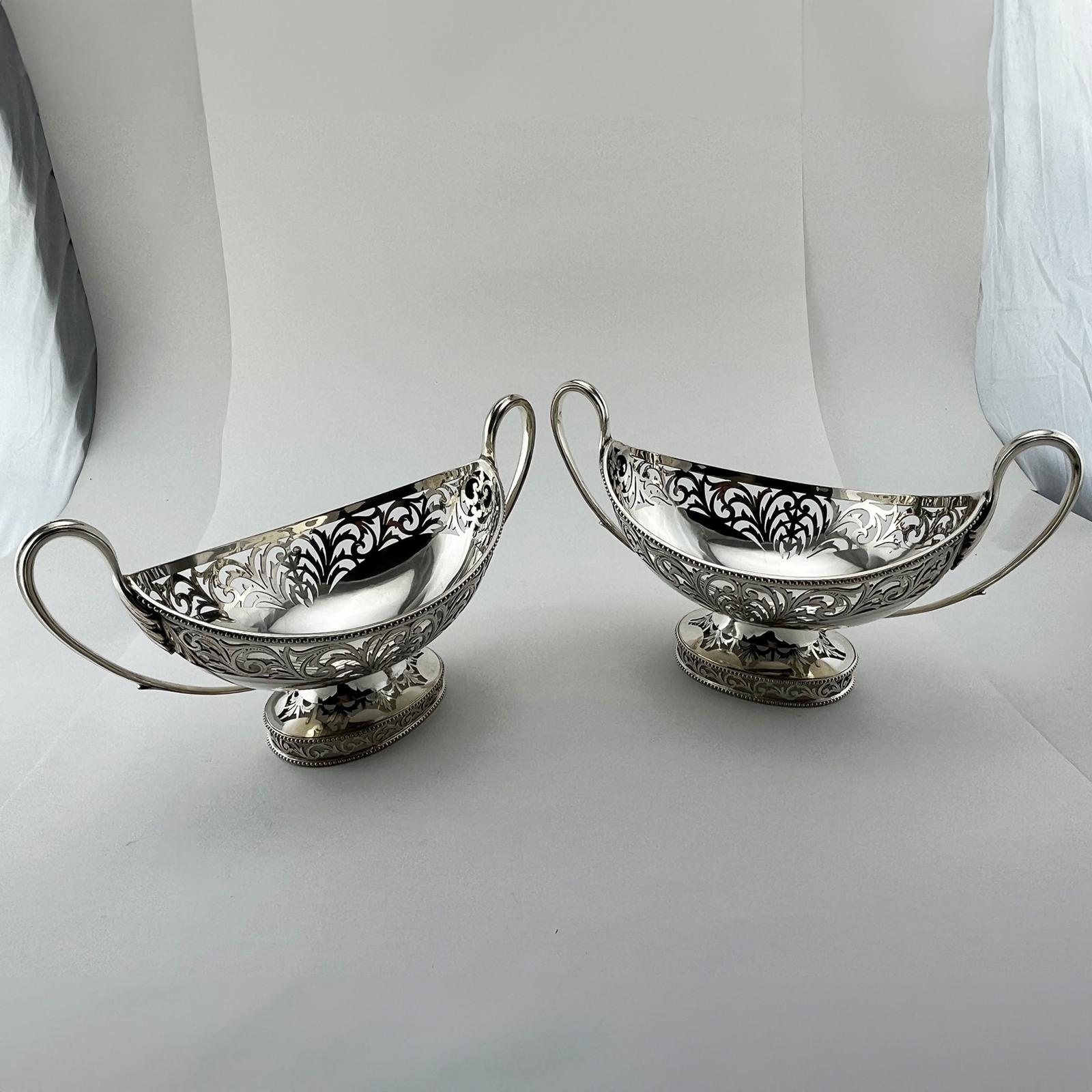 Pair of Thomas Bradbury Silver Plated Oval Dishes with Reeded Handles (1 of 7)