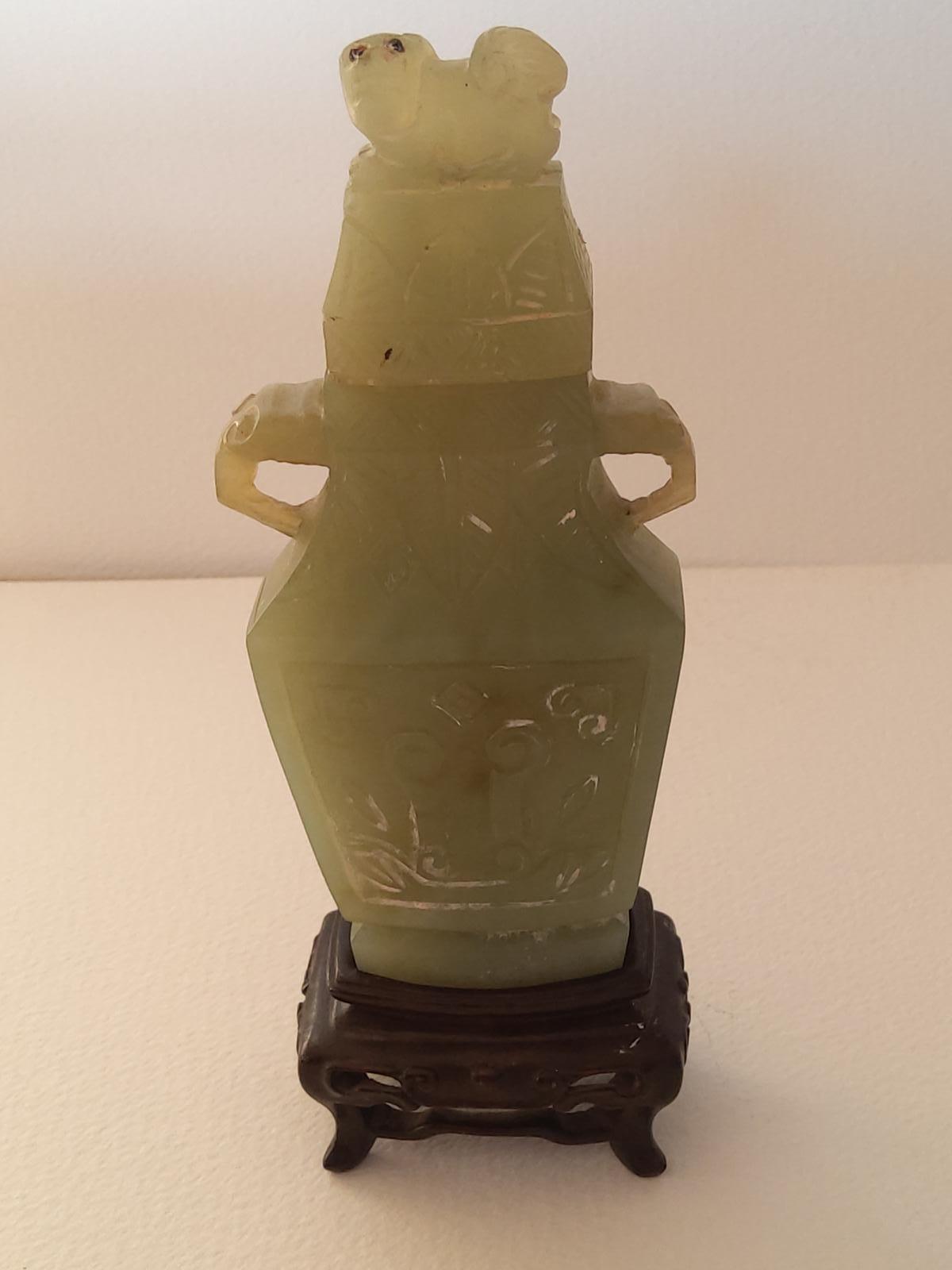 Chinese Jade Two Handled Vase with Lid Mounted with a Carved Animal (1 of 6)