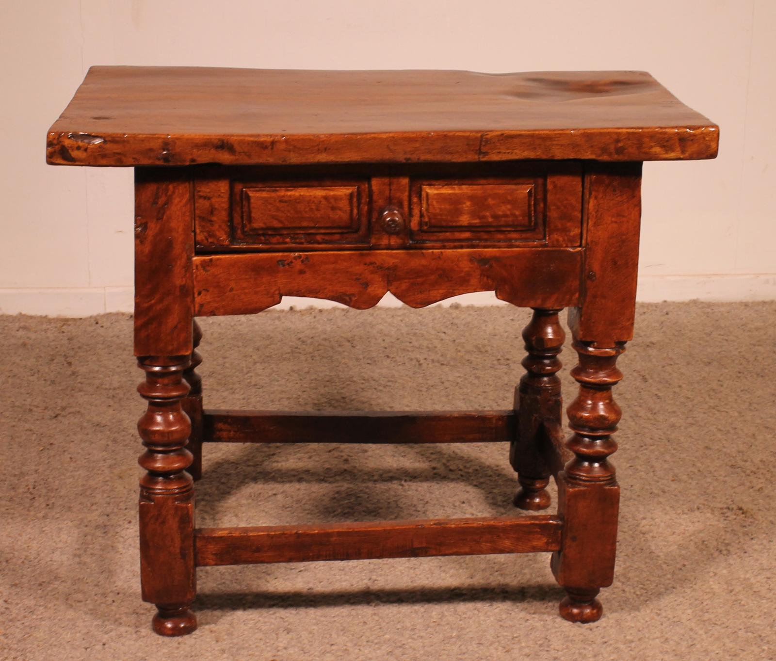 Spanish Tocinera Table in Walnut - 17th Century (1 of 10)