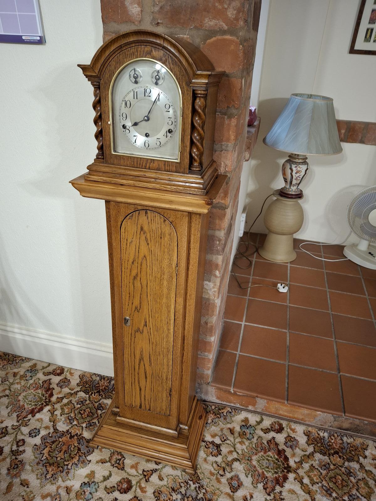 Westminster-Chime Bracket / Mantel Clock on Pedestal (1 of 7)