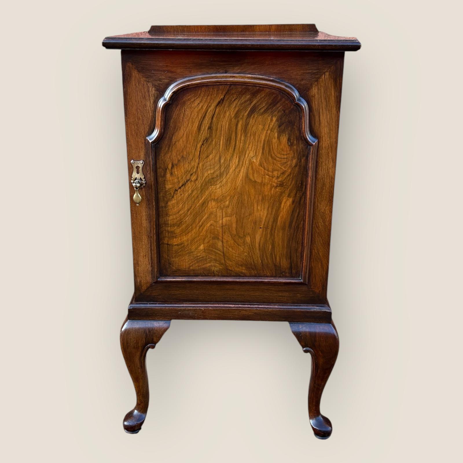 Antique Style Burr Walnut Bedside Cabinet (1 of 7) Antique Style Burr Walnut Bedside Cabinet (1 of 7)