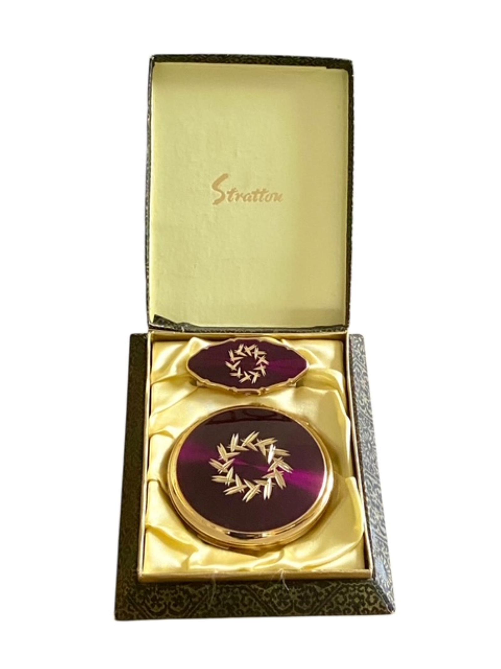 Vintage Unused Stratton Convertible Powder Compact & Lip View Circa 1960 with Original Presentation Case (1 of 13) Vintage Unused Stratton Convertible Powder Compact & Lip View Circa 1960 with Original Presentation Case (1 of 13)