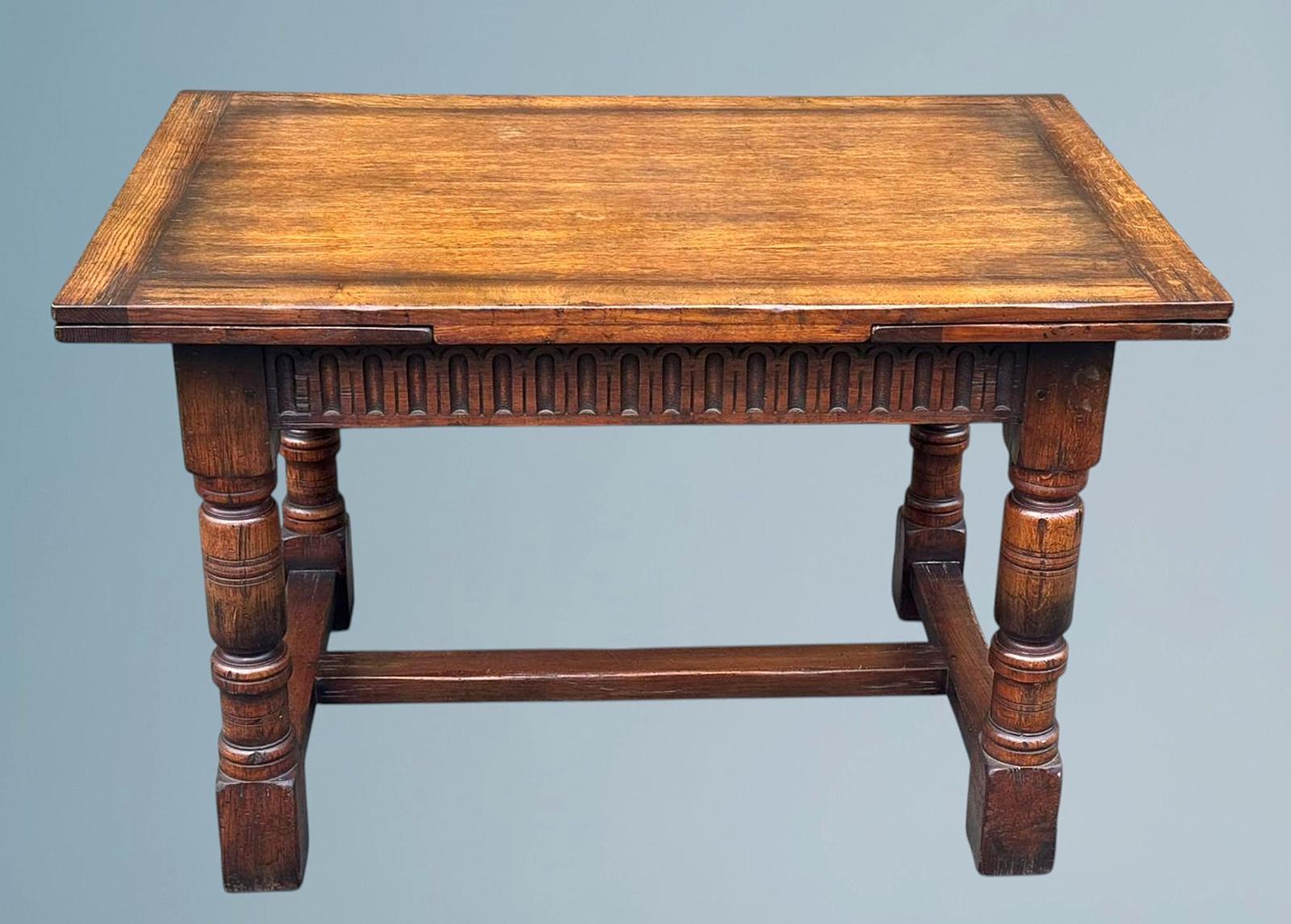 Titchmarsh & Goodwin Oak Draw Top Extending Dining Table / Draw Leaf Table (1 of 15) Titchmarsh & Goodwin Oak Draw Top Extending Dining Table / Draw Leaf Table (1 of 15)