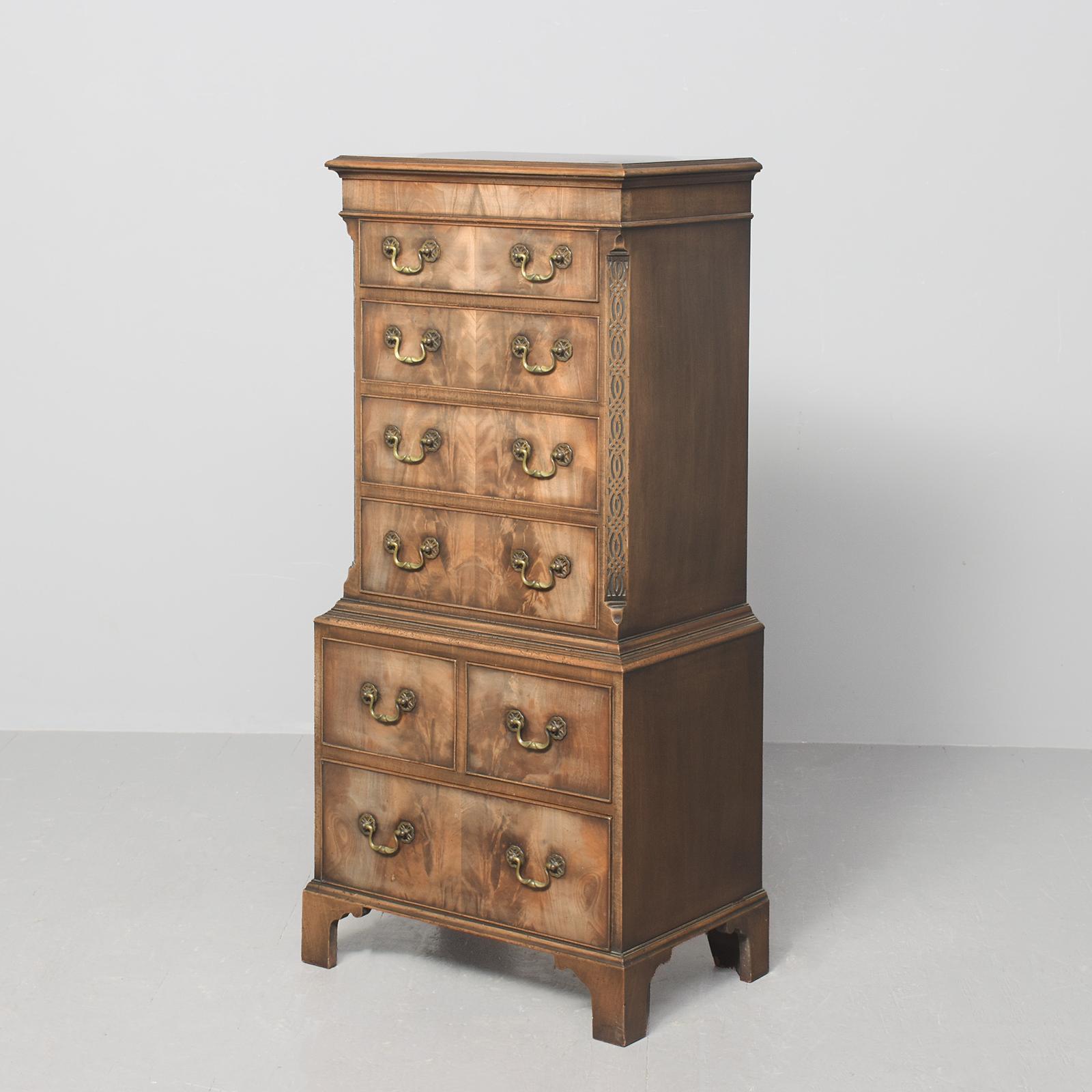 Mahogany Chest on Chest of Desirable Proportions (1 of 8) Mahogany Chest on Chest of Desirable Proportions (1 of 8)