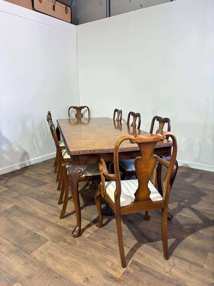 Large Burr Walnut Dining Table & Eight Queen Anne Style Chairs (1 of 18) Large Burr Walnut Dining Table & Eight Queen Anne Style Chairs (1 of 18)