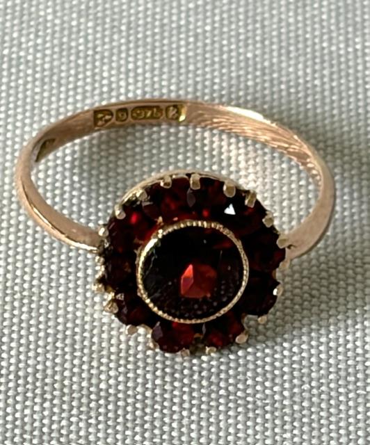 Chester Hallmarked 9ct Gold & Garnet Cluster Ring (1 of 8) Chester Hallmarked 9ct Gold & Garnet Cluster Ring (1 of 8)