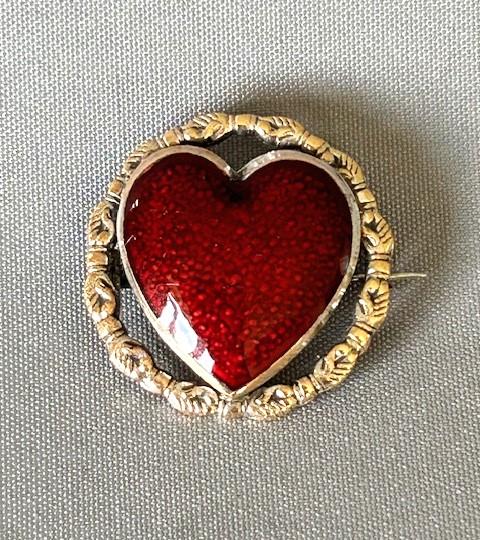 Edwardian Enamel Heart Fede Brooch (1 of 5)