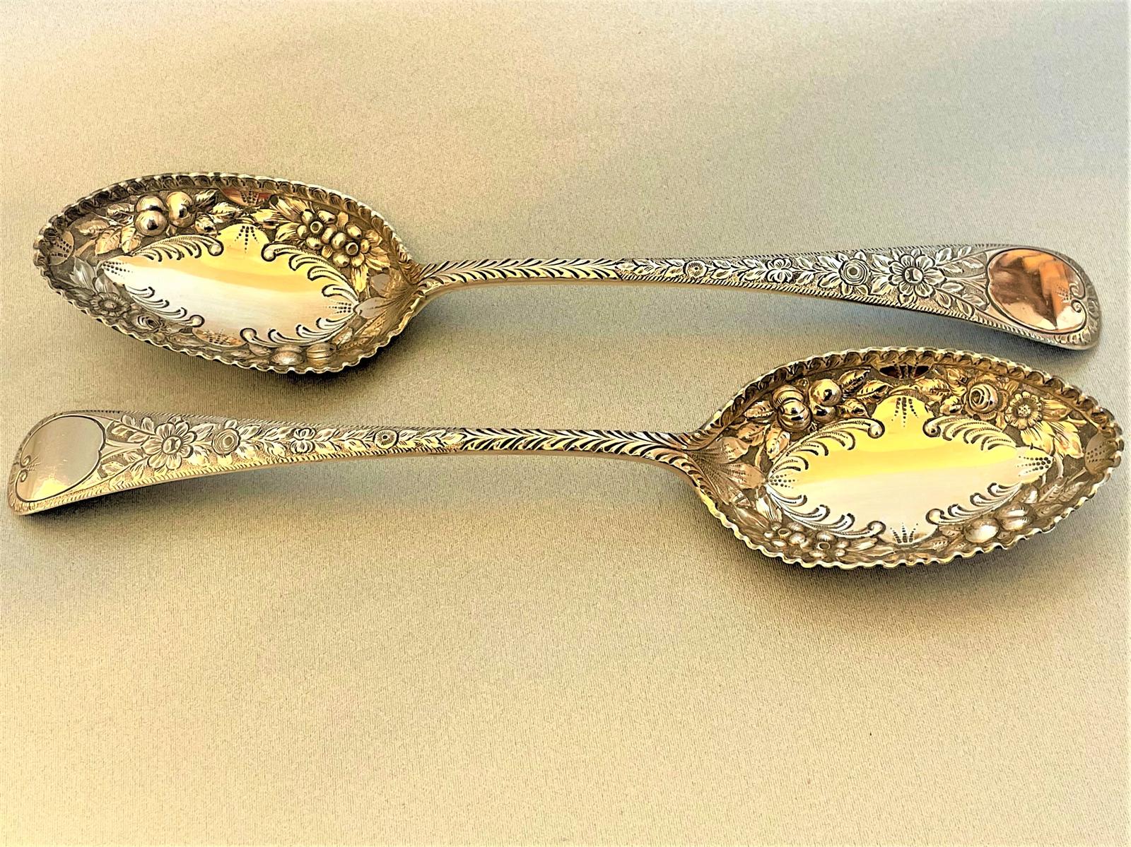 Lovely Pair of Victorian Silver Gilt Fruit / Dessert Serving Spoons (1 of 5) Lovely Pair of Victorian Silver Gilt Fruit / Dessert Serving Spoons (1 of 5)