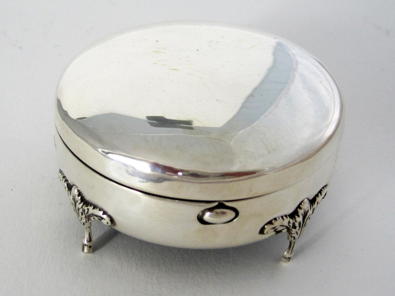 Edwardian Circular Silver Jewellery or Trinket Box with Push Button Latch (1 of 5) Edwardian Circular Silver Jewellery or Trinket Box with Push Button Latch (1 of 5)