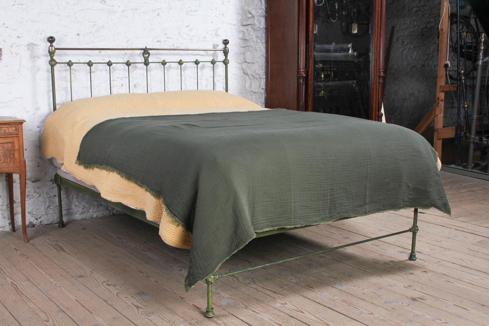 King-size Victorian Brass and Iron Bed with Attractive Castings (1 of 7) King-size Victorian Brass and Iron Bed with Attractive Castings (1 of 7)