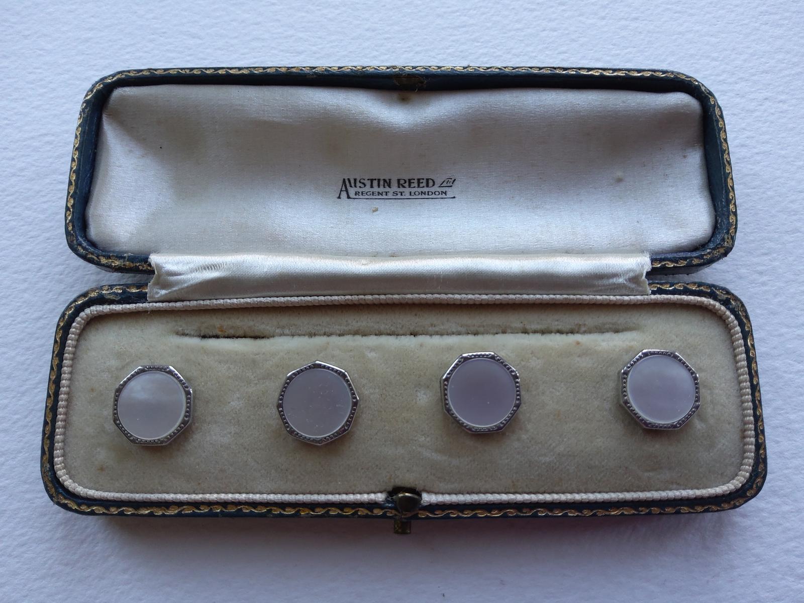 Boxed Set of Gilt Mother of Peal Buttons (1 of 6)