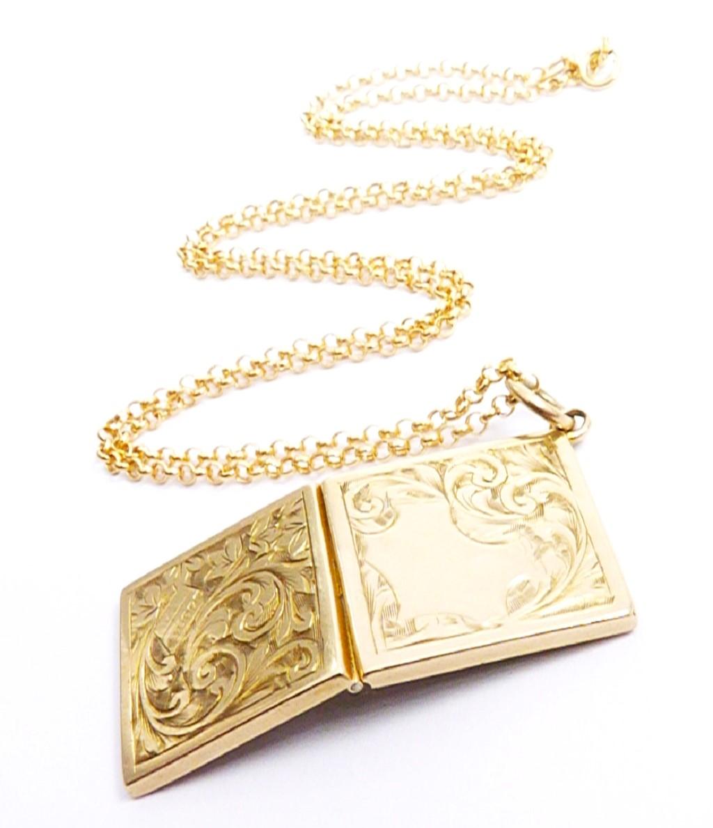 World War One Era Solid Gold Locket on 9ct Gold Chain (1 of 10)