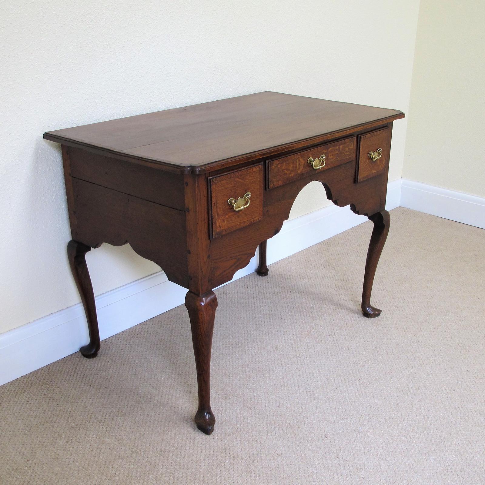 Georgian Oak Lowboy / Side Table c.1730 (1 of 7)