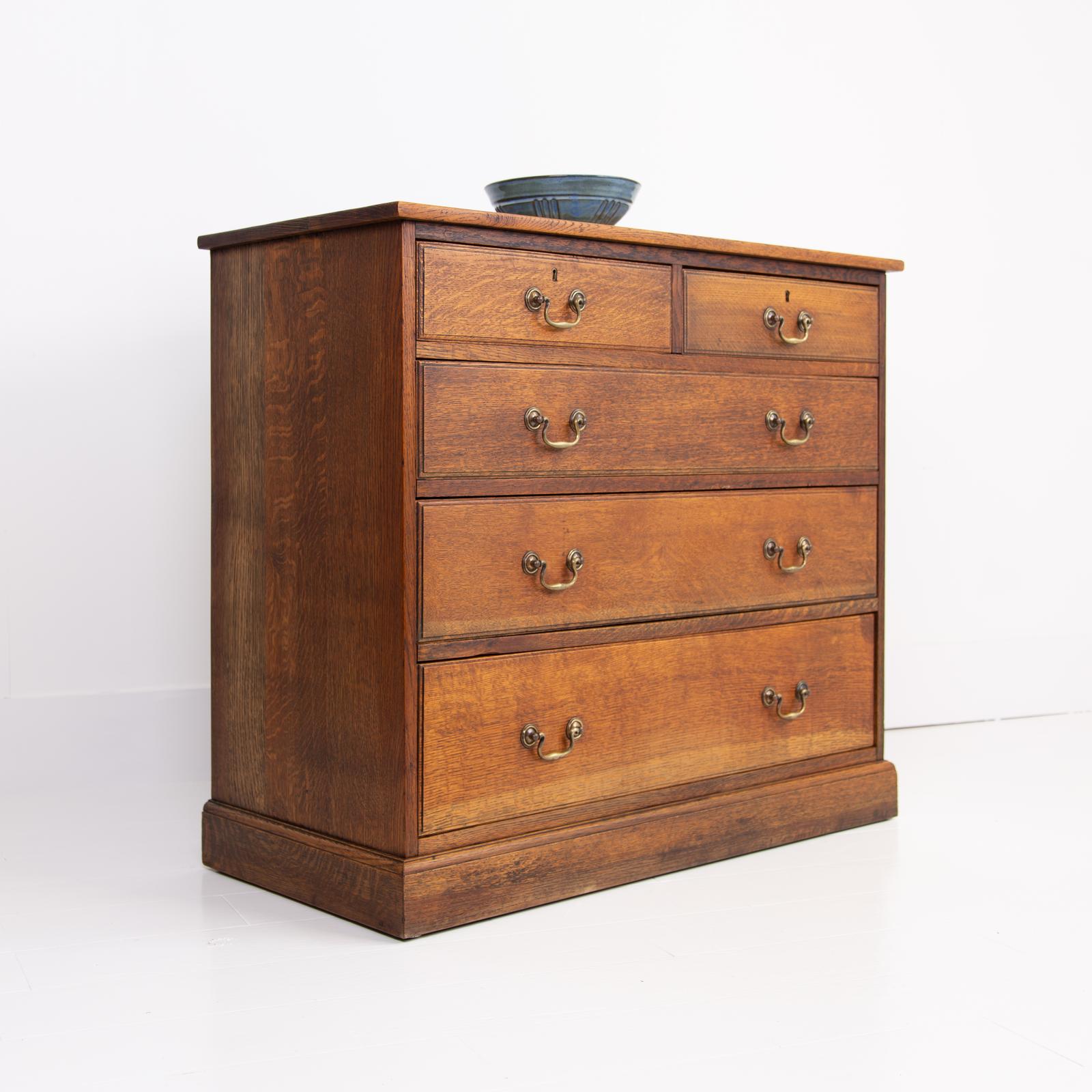 Handsome Quality English Oak Chest of Drawers (1 of 15)