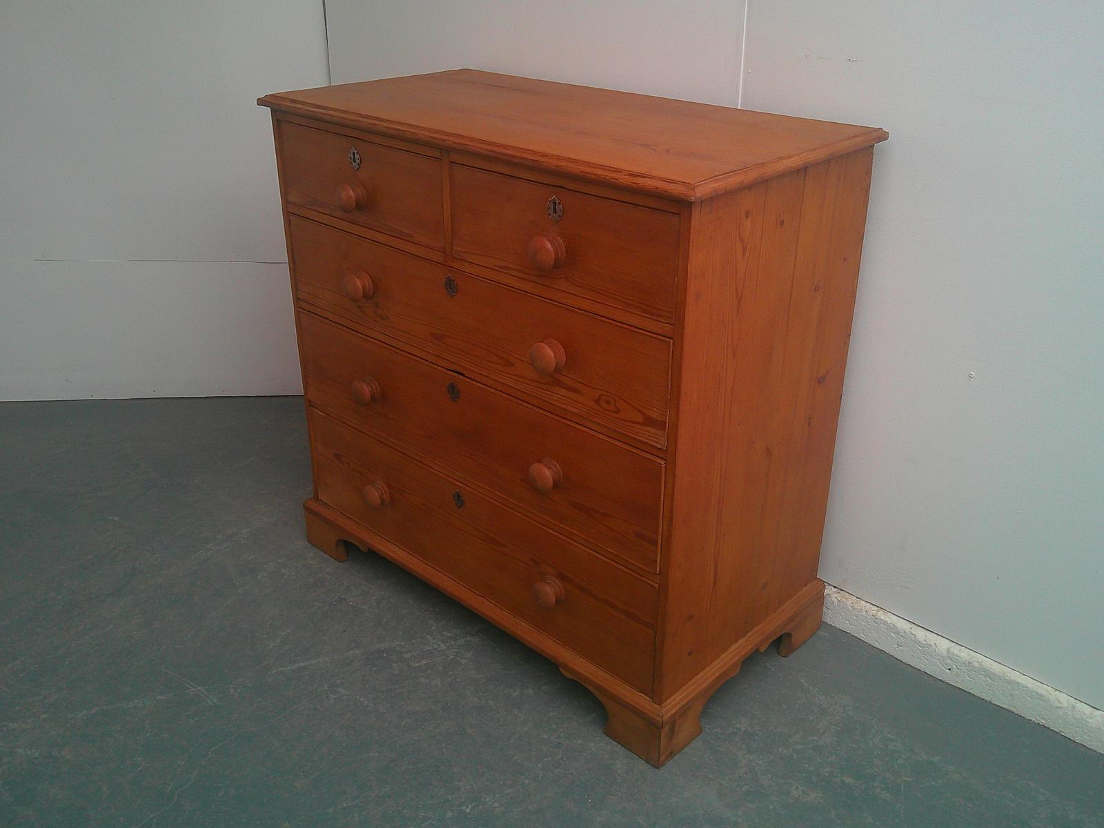 A Quality Antique Pine Waxed 5 Drawer Georgian Bracket Foot Chest of Drawers (1 of 10)