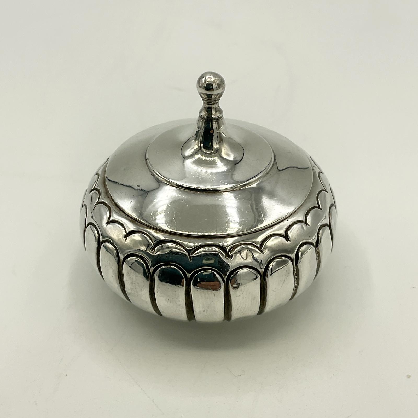 Antique Victorian Sterling Silver Box (1 of 11) Antique Victorian Sterling Silver Box (1 of 11)