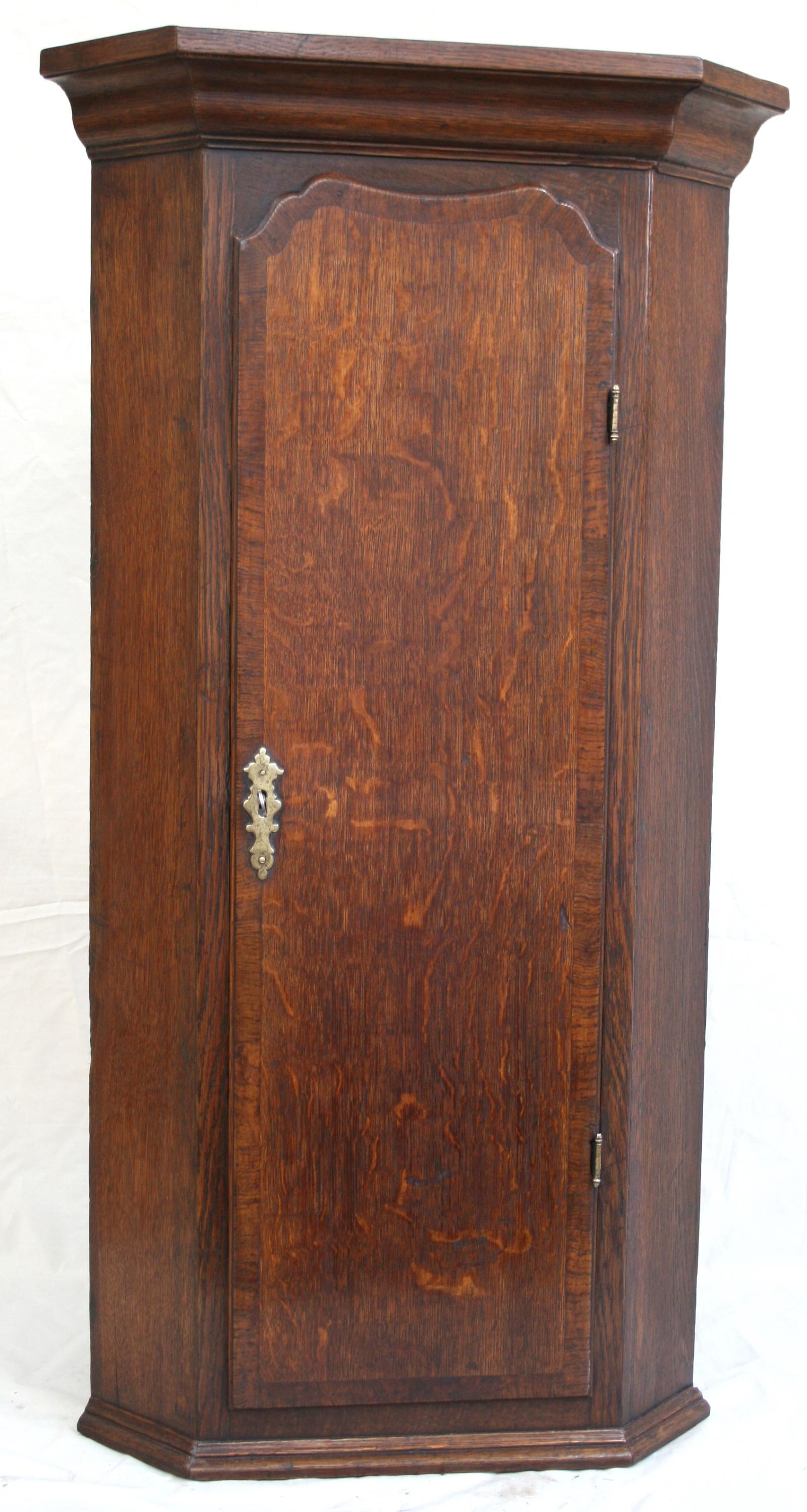 A Georgian Oak Corner Cupboard (1 of 3)