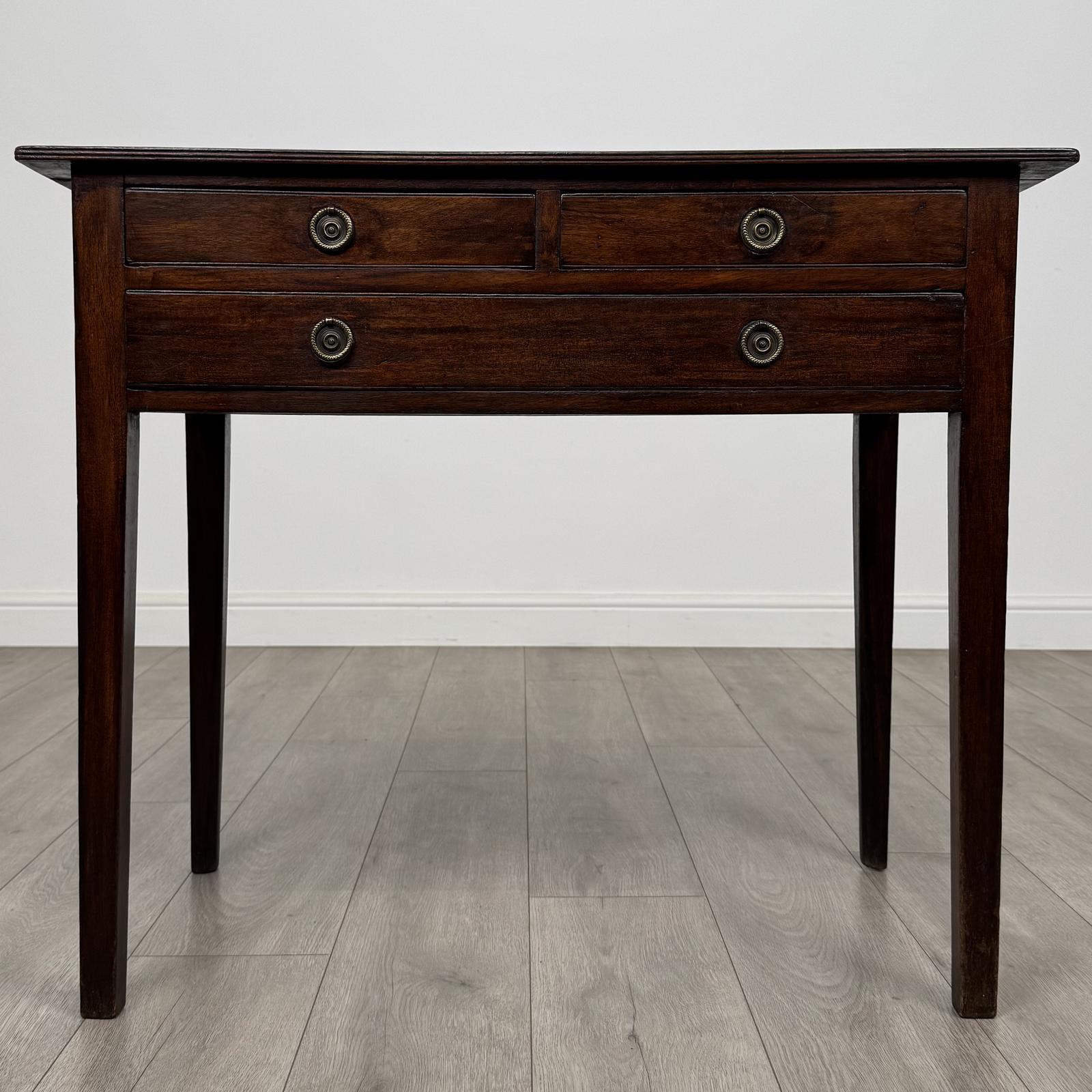 Antique 18th Century Good Quality Writing Table in Mahogany (1 of 11)