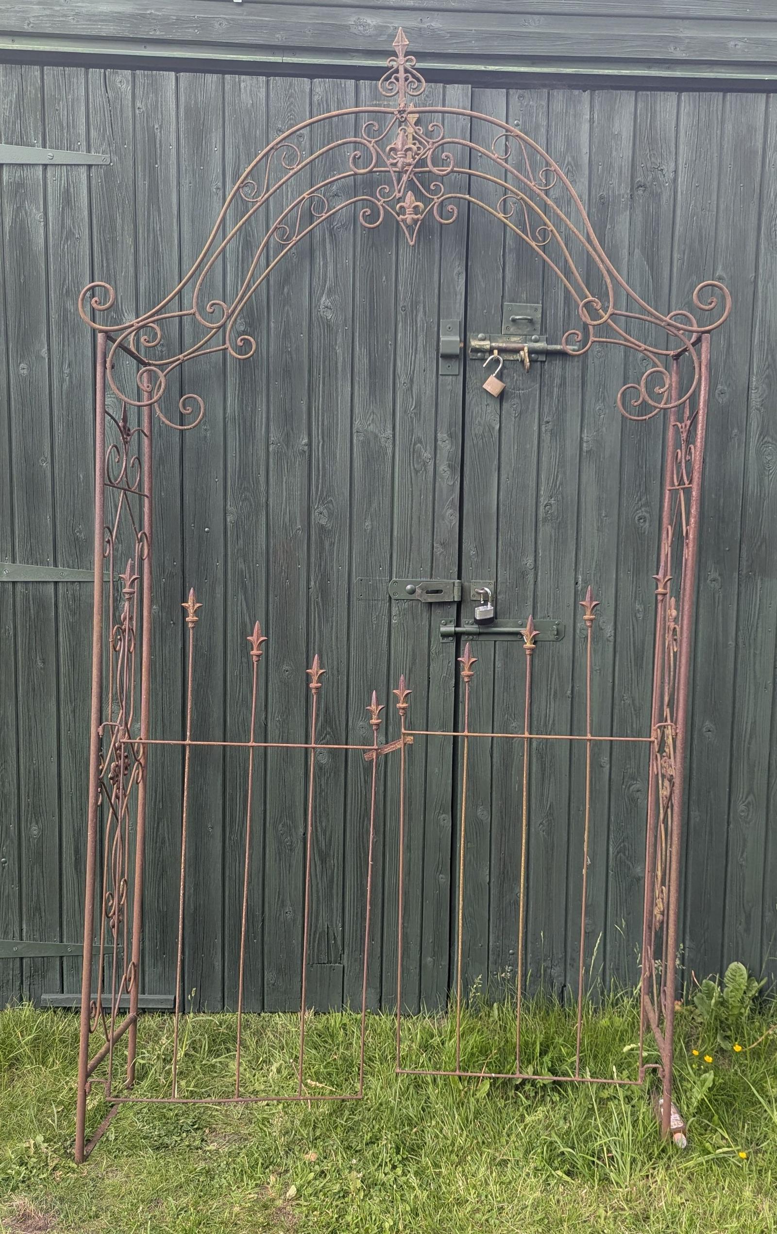Vintage Decorative Iron Gated Arch - Delivery Available 0337 (1 of 8) Vintage Decorative Iron Gated Arch - Delivery Available 0337 (1 of 8)
