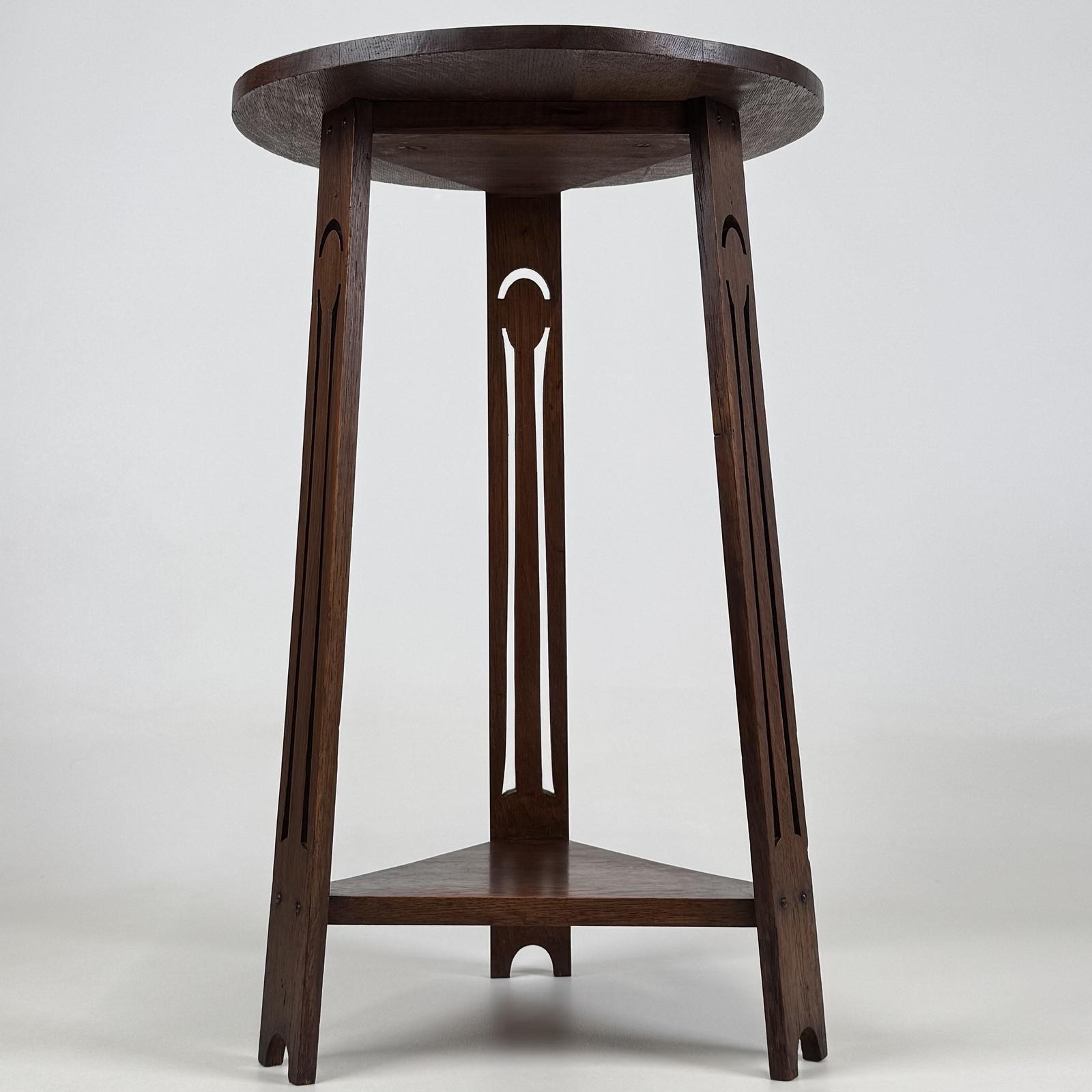 Antique 20th Century Arts & Crafts Side Table In Oak (1 of 6)